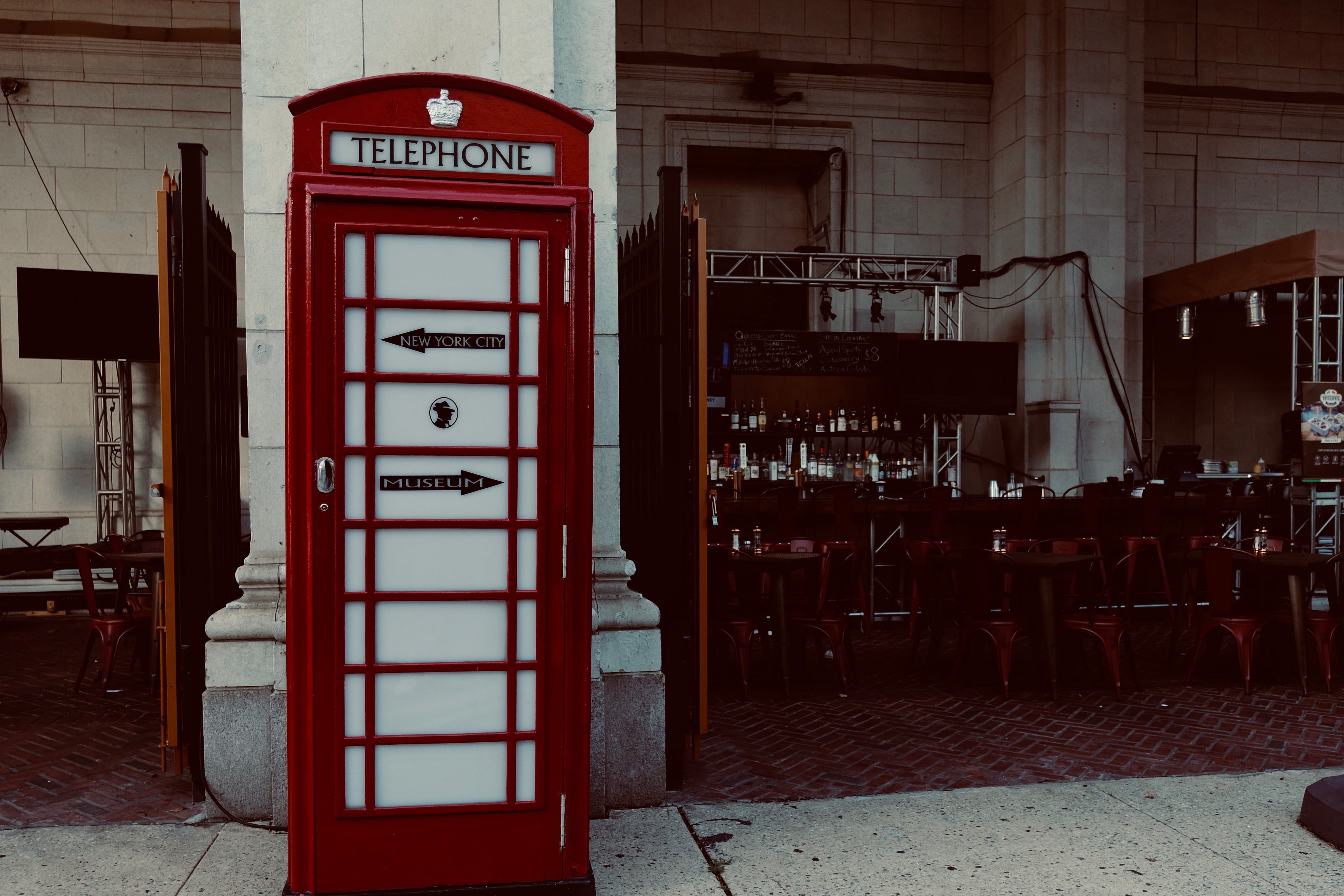 telephone, street, technology, bench, building, cafe, text, united states, western script, things, kiosk, 4K, new york, no people, alleyway, built structure, HD Wallpaper