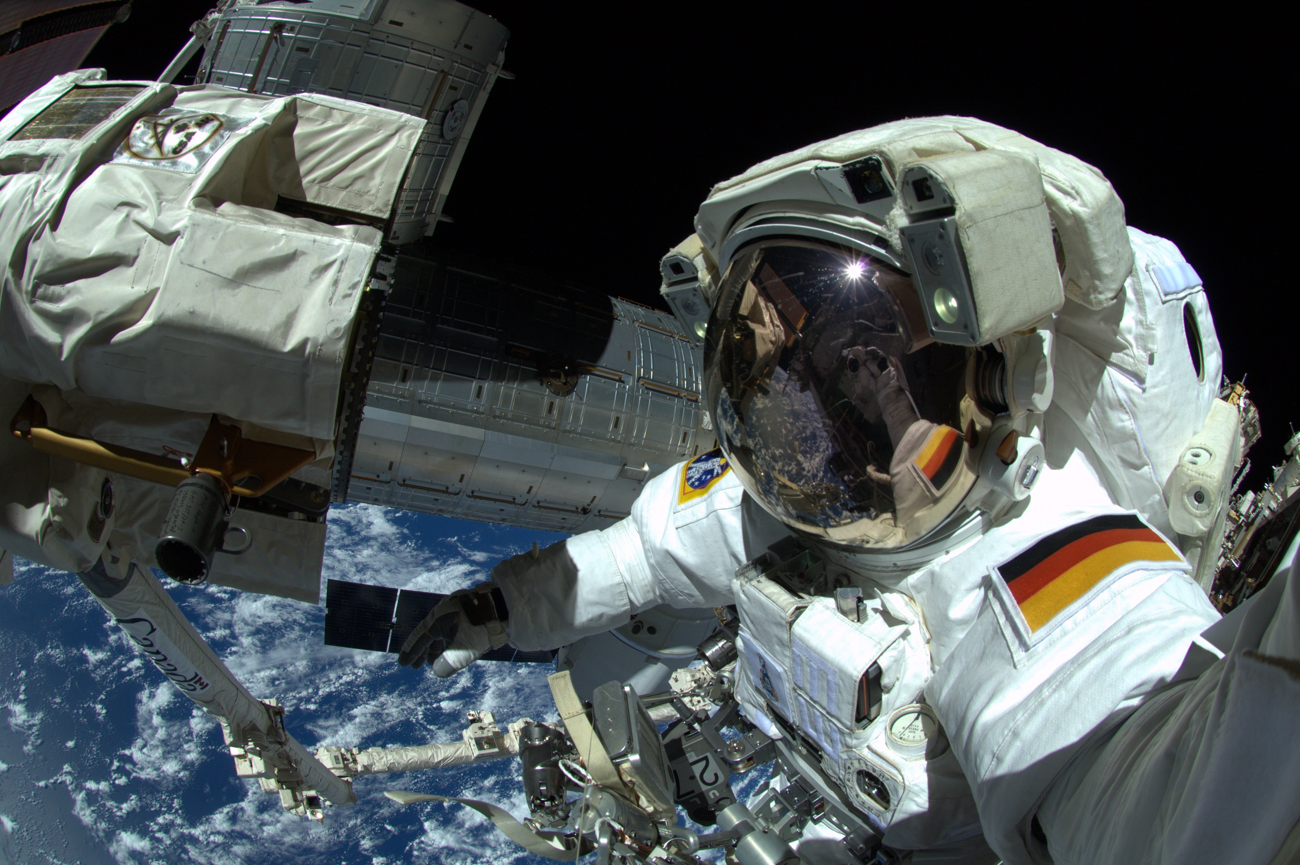 occupation, suit, protective workwear, unrecognizable person, reflection, International Space Station, protection, selfies, security, technology, space suit, HD Wallpaper