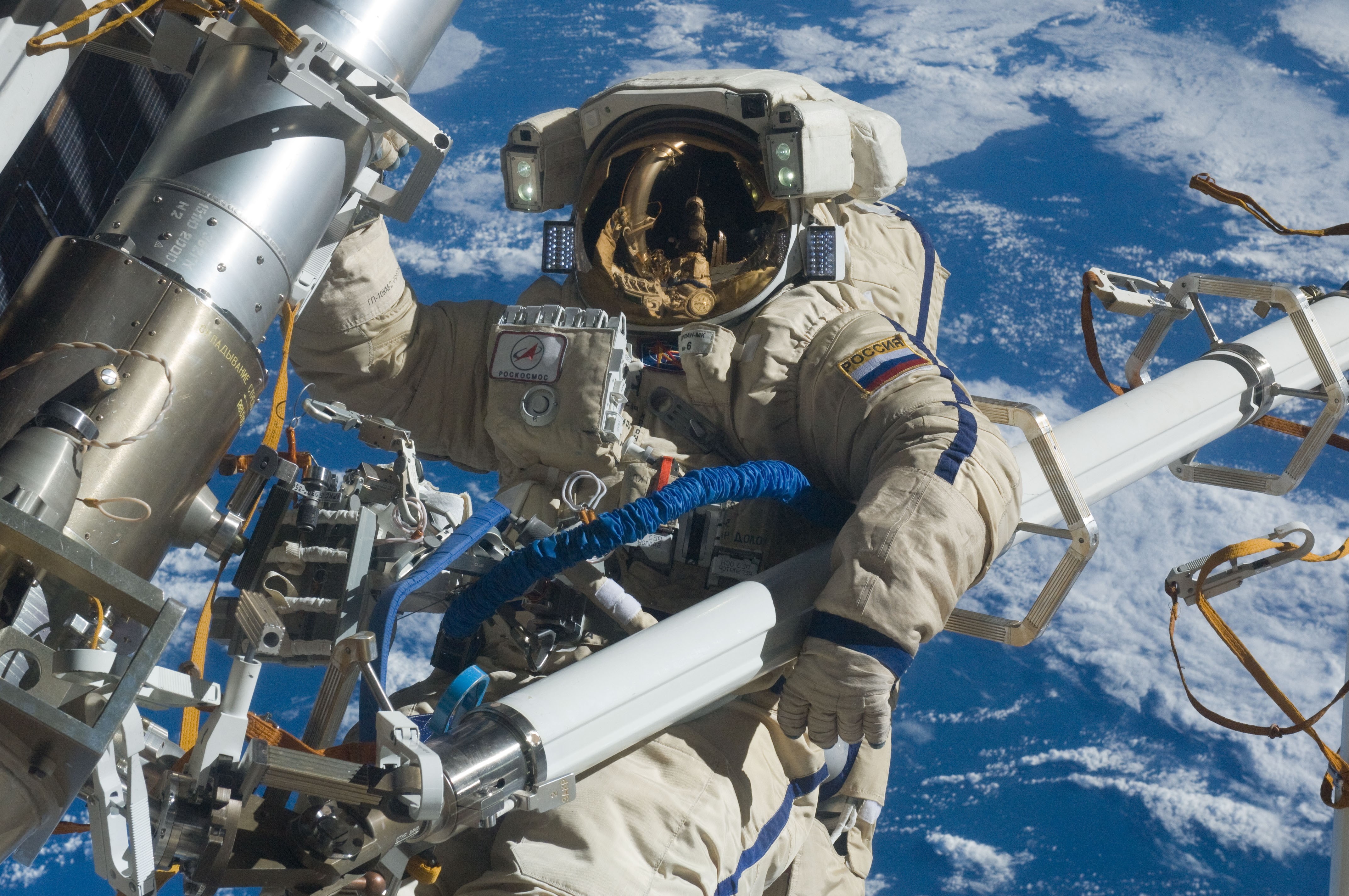Russian cosmonaut, gear, men, astranaut, spacesuit ORLAN MK, grey, s, Earth, 4K, space, HD Wallpaper
