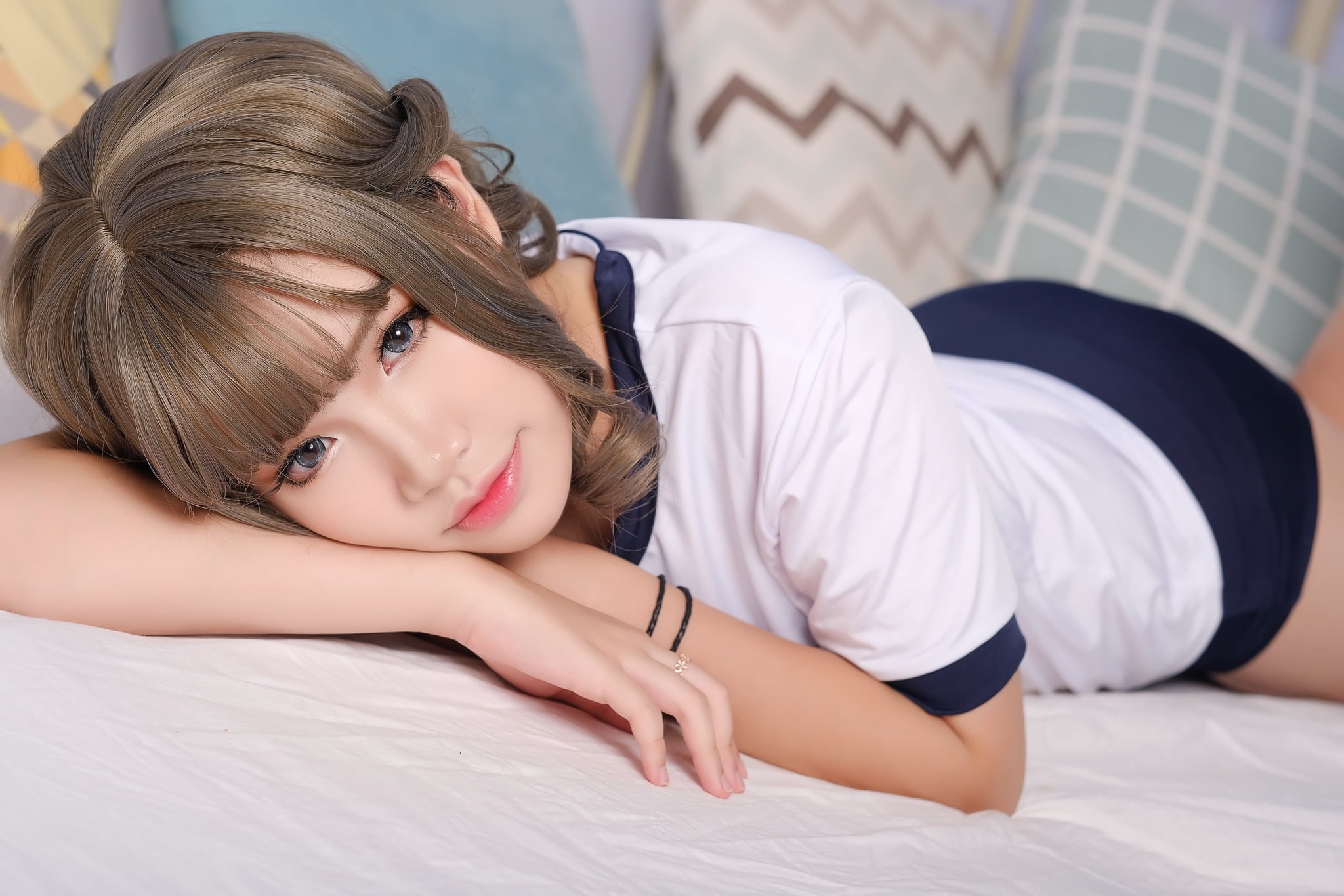 s, white, short shorts, sheet, young women, women indoors, Asian, indoors, 1080P, t, shirt, hairstyle, hair, T-shirt, lifestyles, looking at viewer, dyed hair, HD Wallpaper