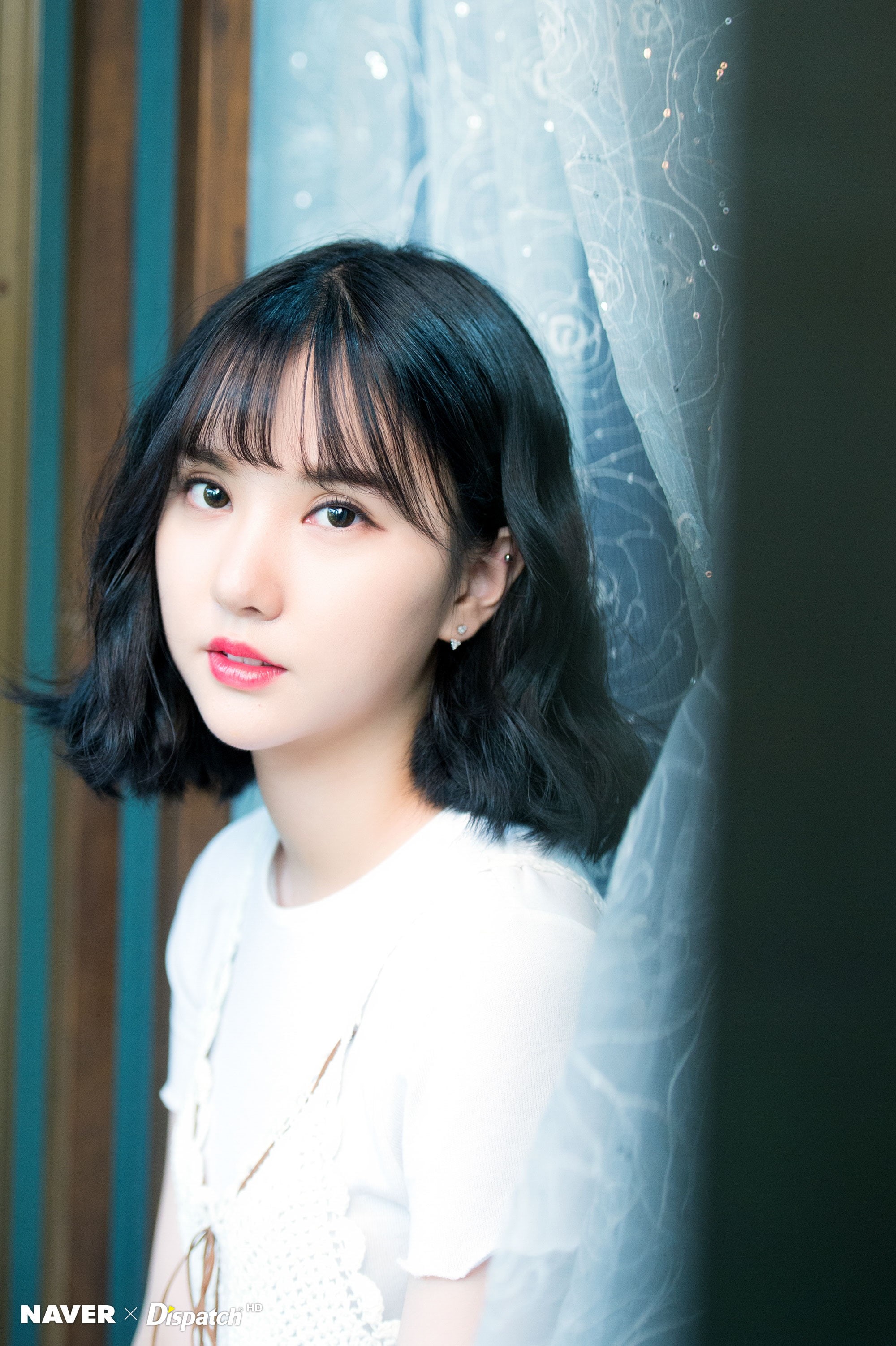 beautiful people, headshot, Eunha, front view, fashion, bangs, women, indoors, 2K, K-pop, hair, beauty, black hair, contemplation, musician, females, South Korea, Phone HD Wallpaper