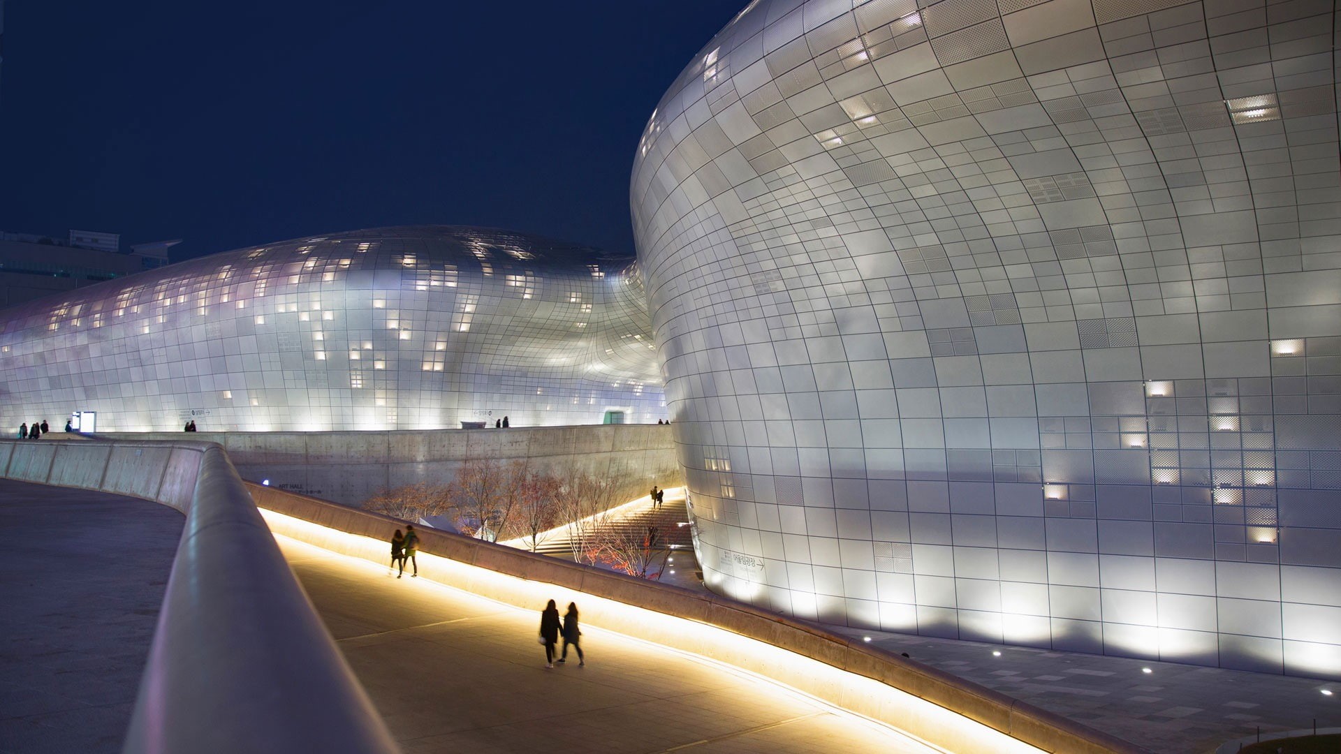 south, illuminated, real people, design, 1080P, sport, people, built structure, dongdaemun, city, architecture, group of people, modern, korea, building exterior, HD Wallpaper