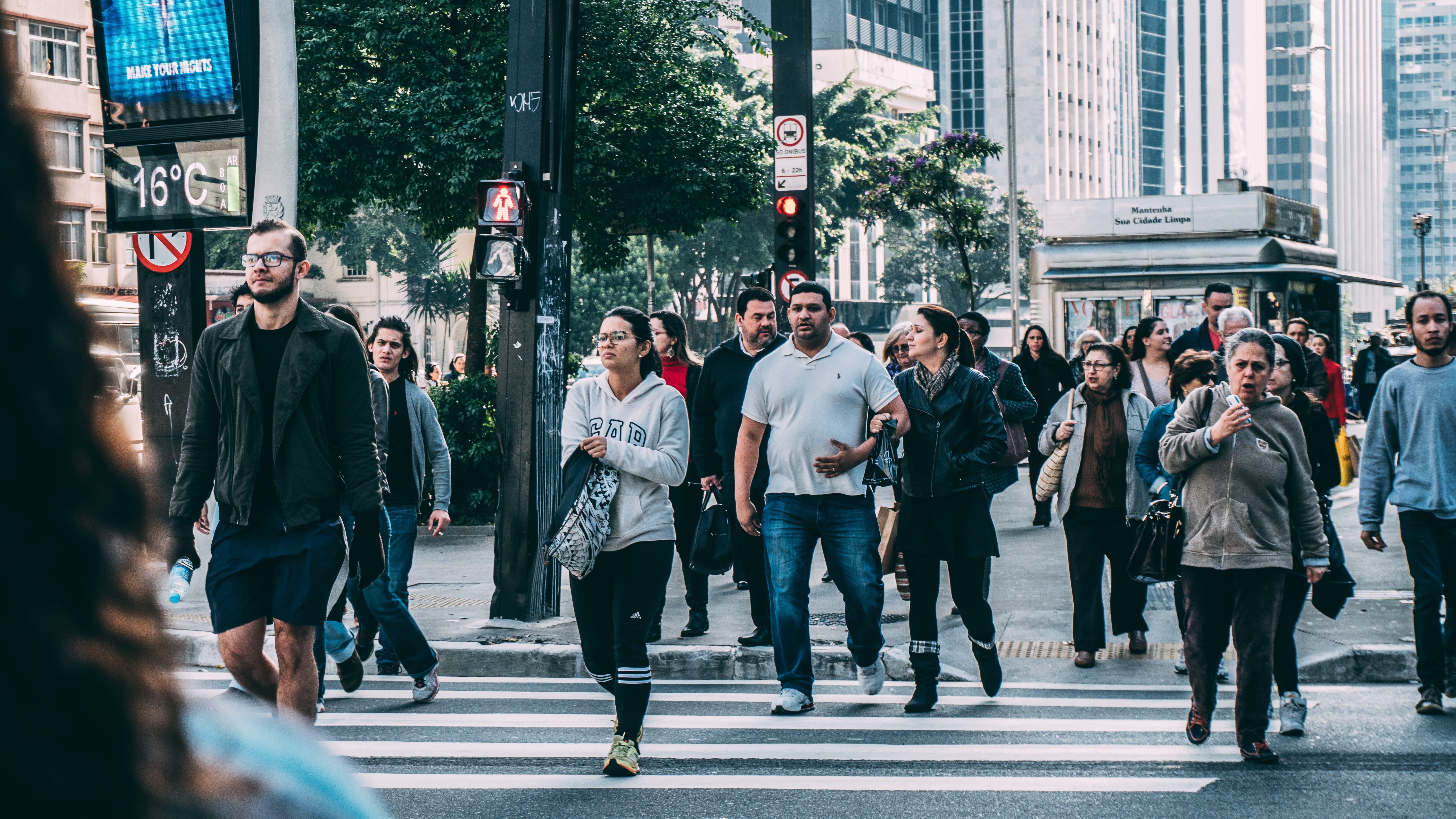 adult, real people, lane, built structure, group of people, building, city life, road, pedestrian, architecture, walking, crowd, people, daytime, day, city, HD Wallpaper