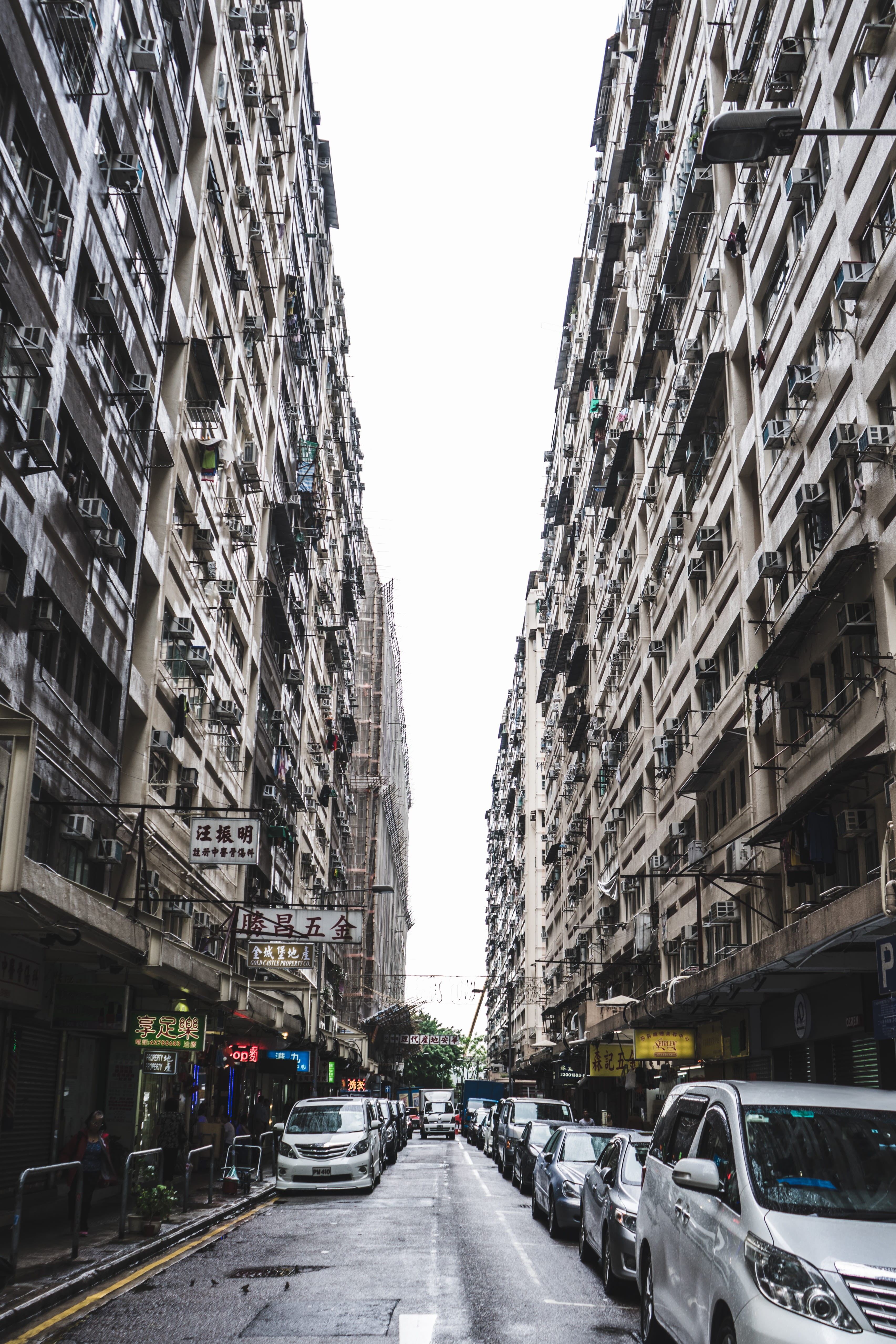 apartment, concrete jungle, 4K, road, lonely planet, city, no people, built structure, direction, mode of transportation, residential district, hong kong, Phone HD Wallpaper