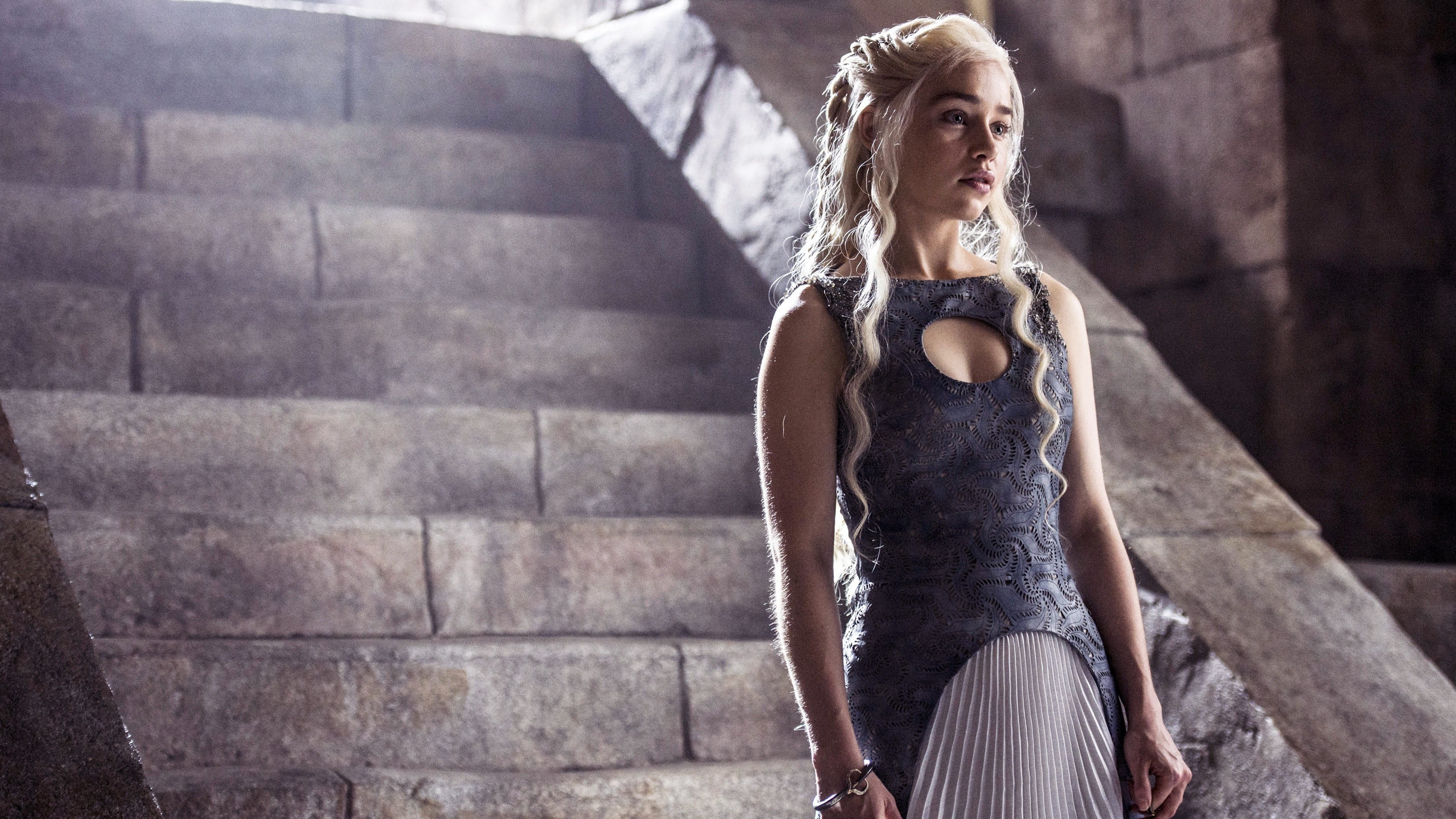 three quarter length, steps and staircases, long hair, outdoors, young women, hair, Game of Thrones, 4K, Emilia Clarke, portrait, clothing, blond hair, HD Wallpaper