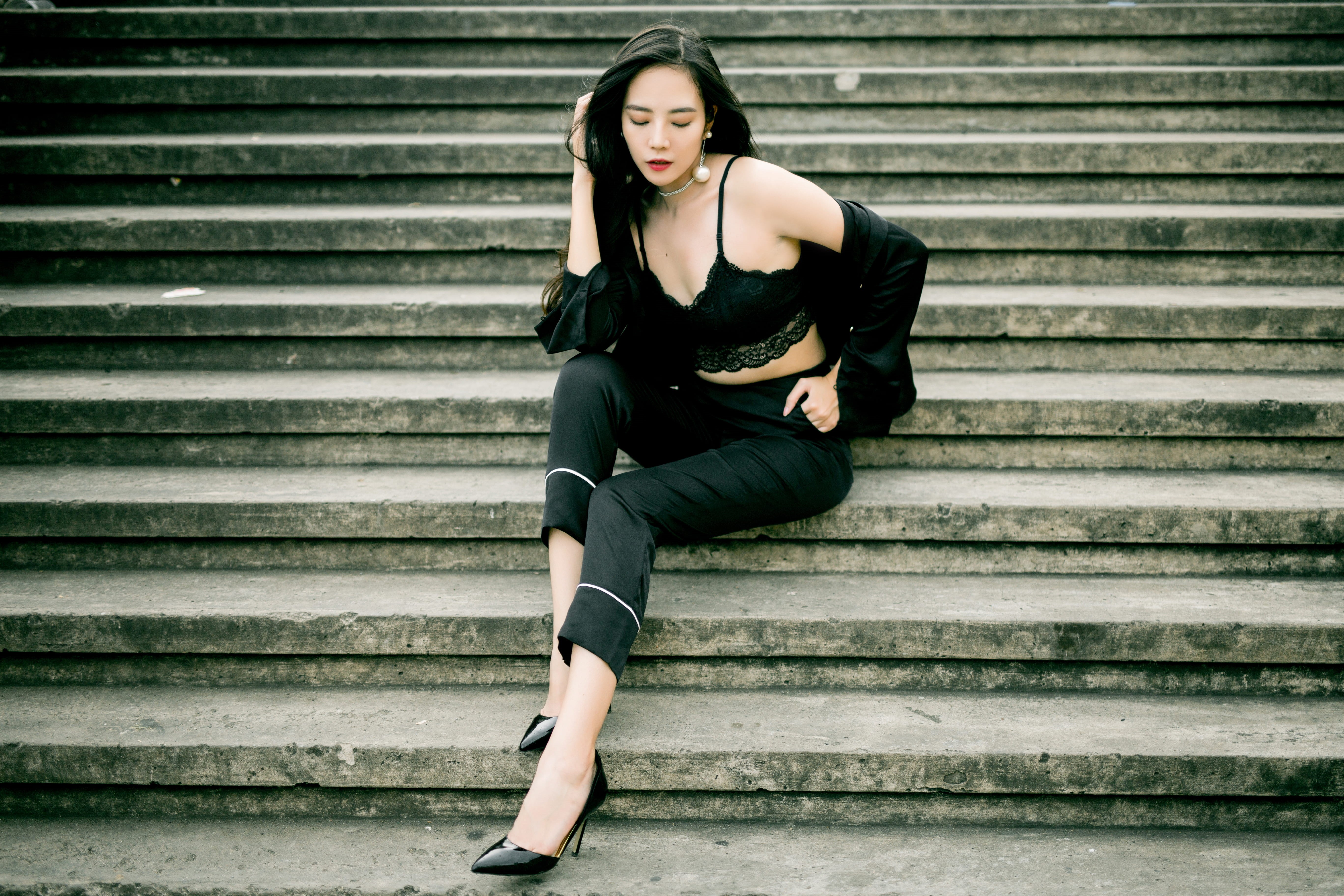 adult, beauty, young adult, one person, jacket, concrete, 5K, black, leisure activity, woman, hair, posing, stairs, canon, hairstyle, lifestyles, long hair, HD Wallpaper
