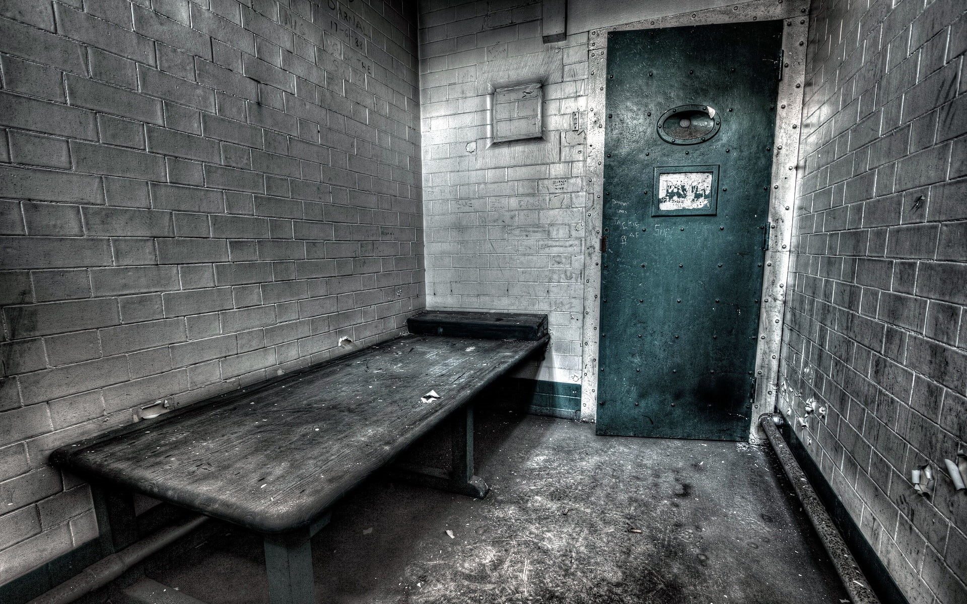 corridor, wall, seat, the bench, dark, no People, black, window, weathered, brick, 1080P, horror, domestic Room, indoors, camera, old, bed, architecture And Buildings, HD Wallpaper