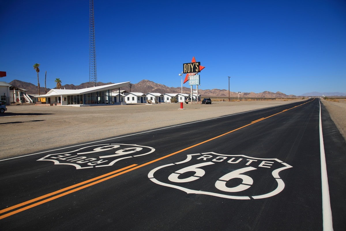 symbol, built structure, clear sky, 480P, architecture, sand, road marking, highway, restaurant, road, Route 66, mode of transportation, guidance, information, HD Wallpaper