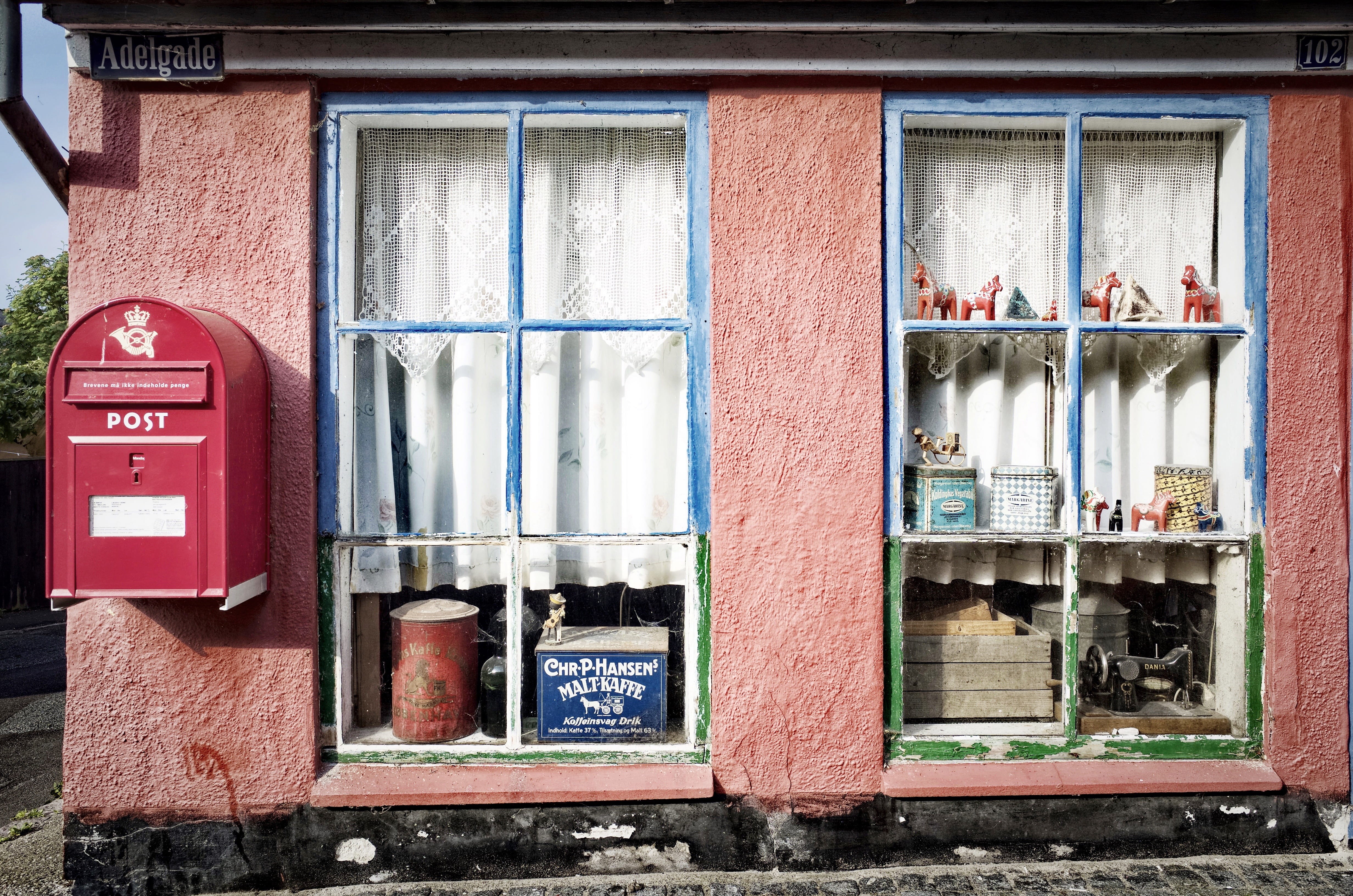 window, day, postbox, windows, outdoors, nysted, red, built structure, no people, reflection, safety, vending machine, storefront, glass - material, security, HD Wallpaper