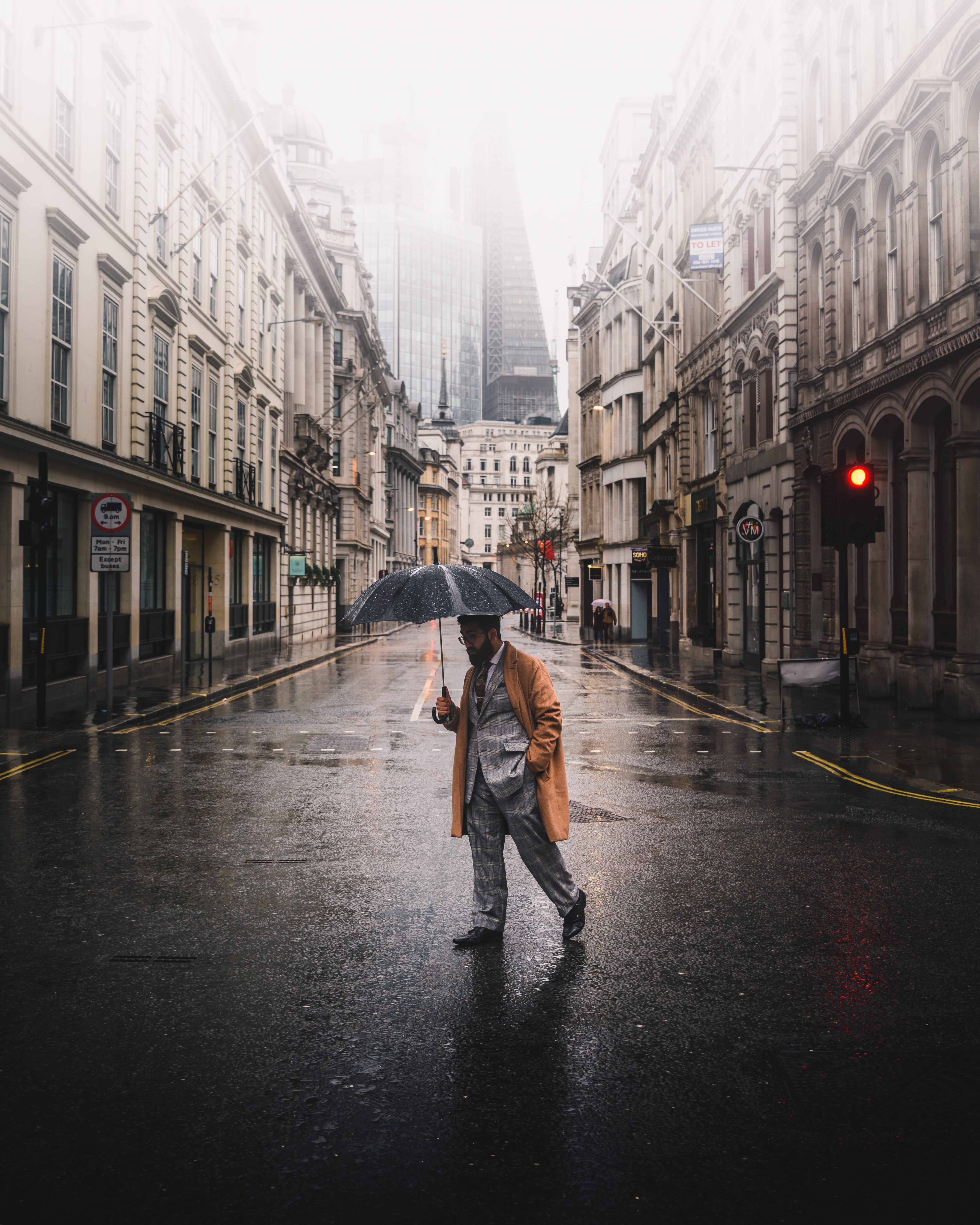 rainy season, mist, walking, suit, black, orange, darkness, real people, 5K, mood, built structure, building, outdoors, full length, street, daytime, holding, Phone HD Wallpaper