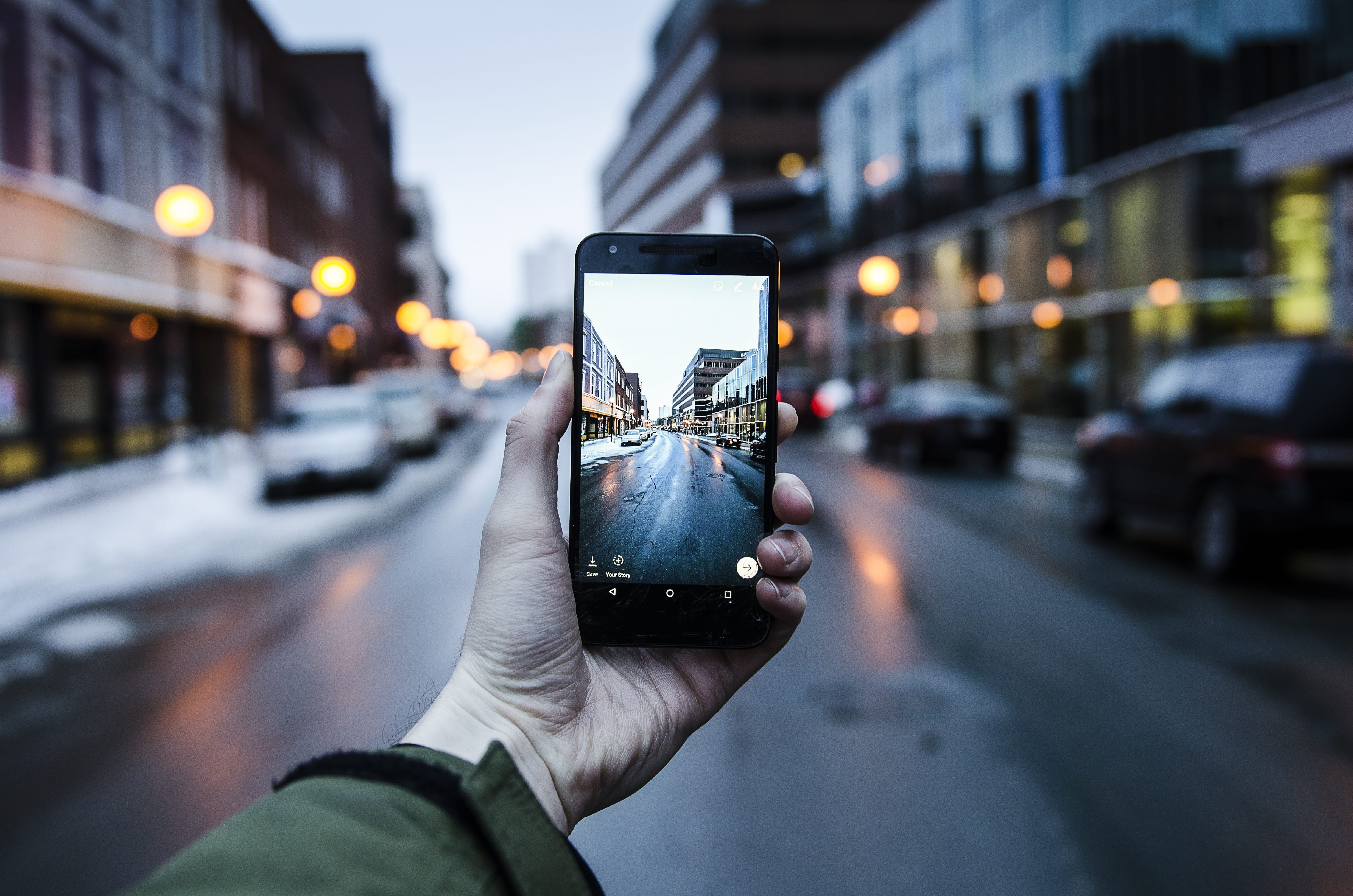 people, focus on foreground, opened, wireless technology, communication, city, photo, building exterior, one person, built structure, traffic, person, architecture, HD Wallpaper