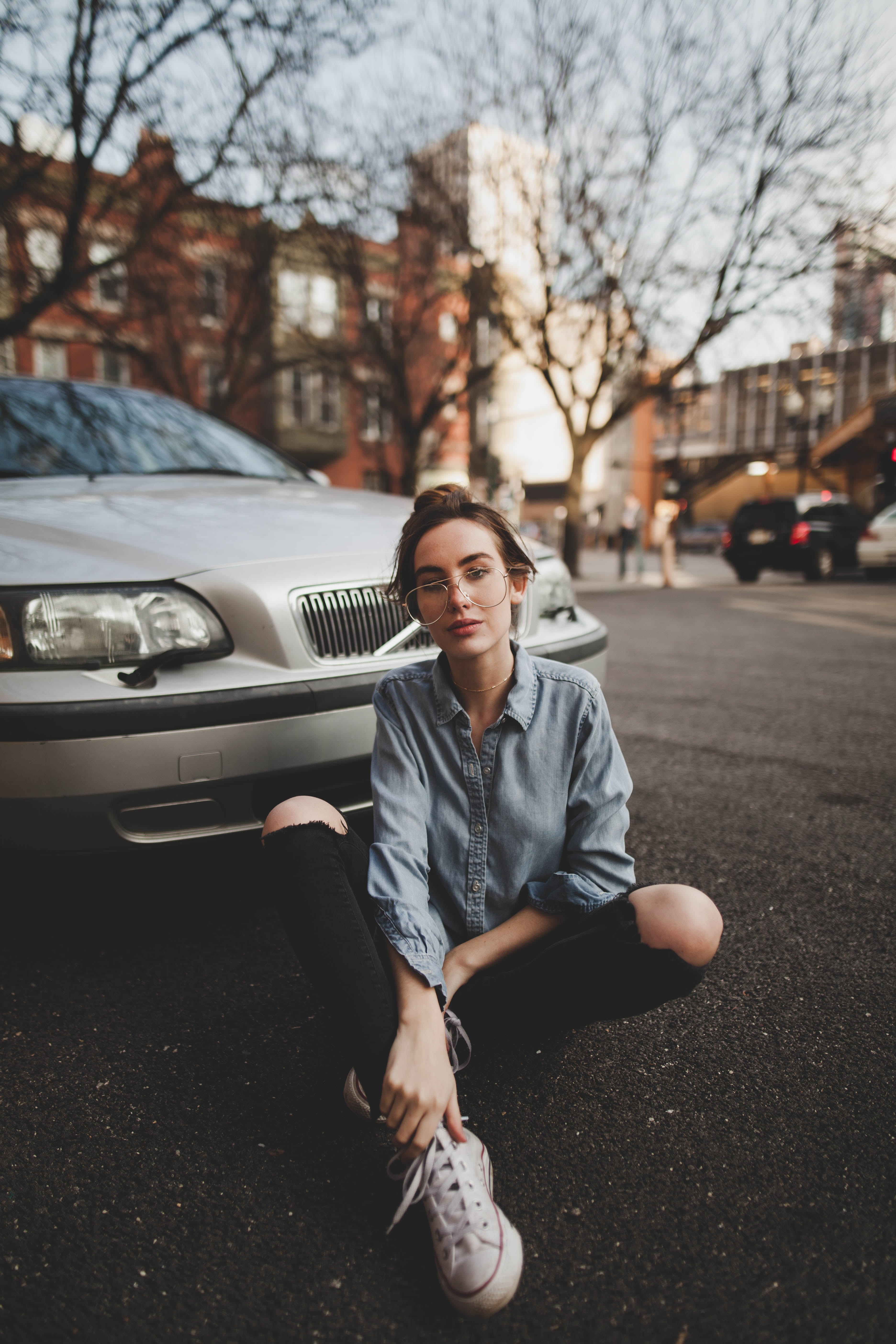 full length, caucasian Ethnicity, focus on foreground, Volvo S60, skinny jeans, female, high, looking at camera, photography, top, silver, young Adult, Phone HD Wallpaper