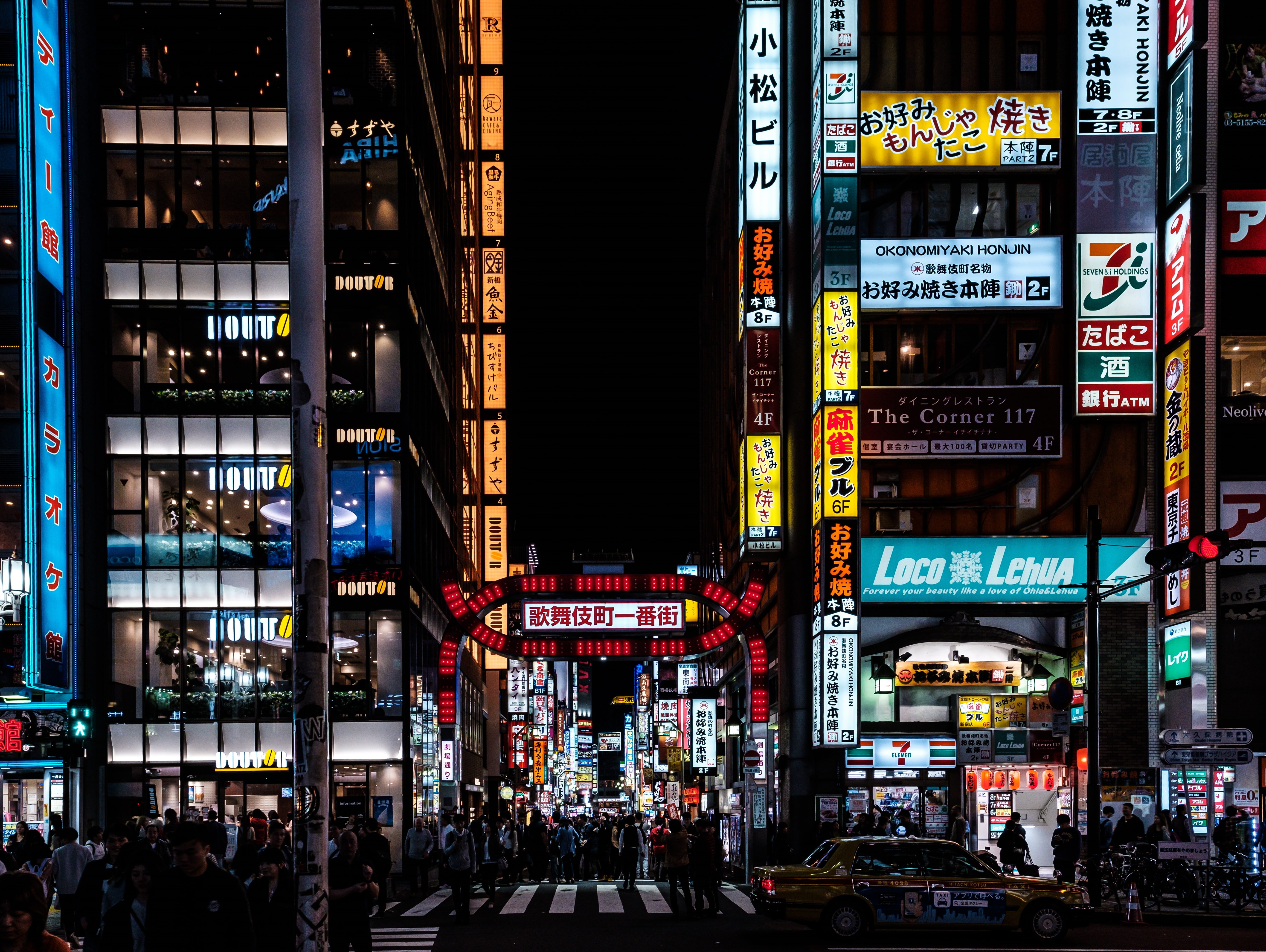 crowd, nightlife, 5K, the hustle and bustle, japan, communication, illuminated, shinjuku, street, the city at night, skyline, signages, travel destinations, HD Wallpaper