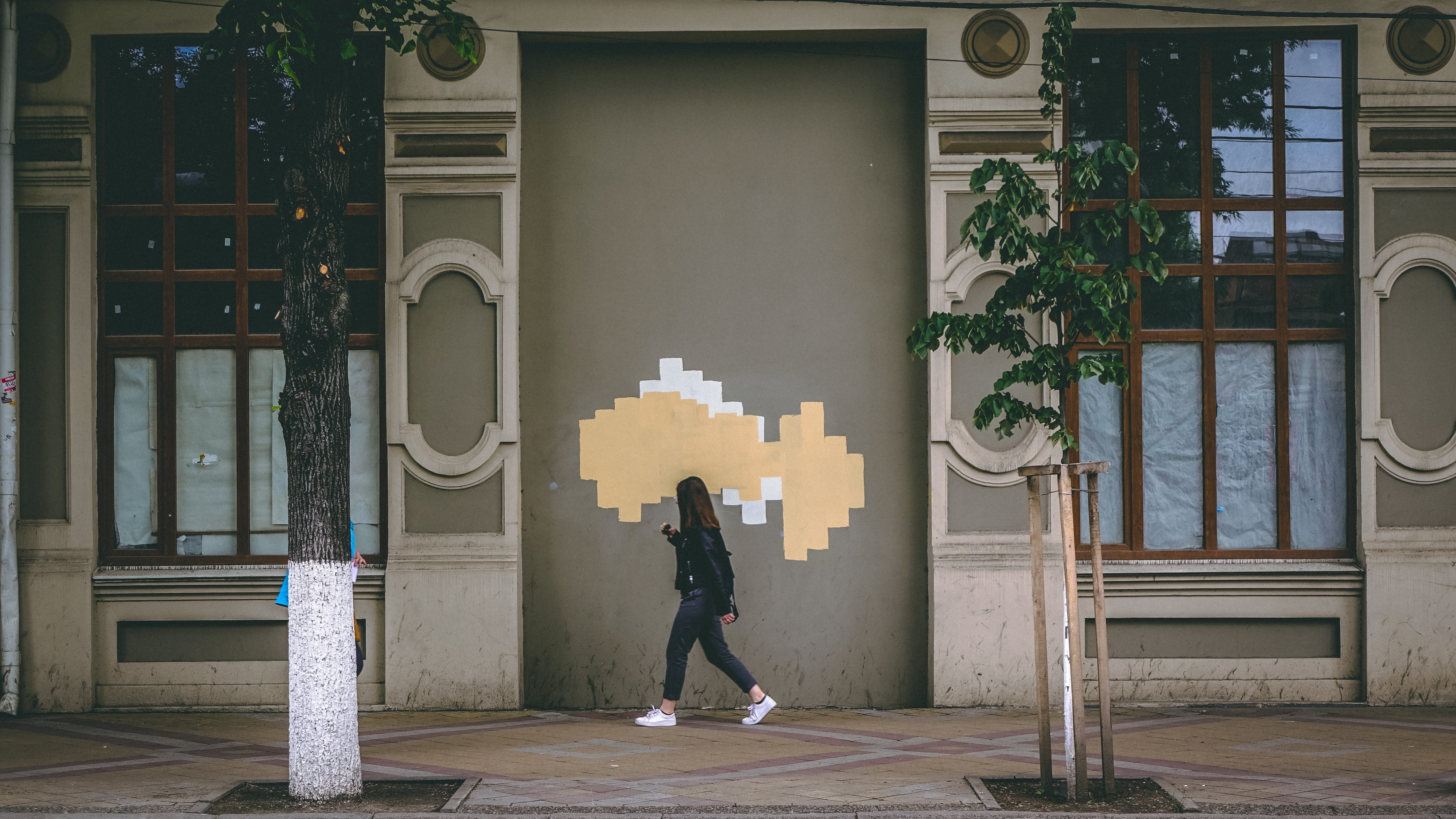 leisure activity, casual clothing, city, real people, female, woman, lady, street, rear view, walk, 5K, outdoors, sidewalk, full length, near, graffiti, HD Wallpaper