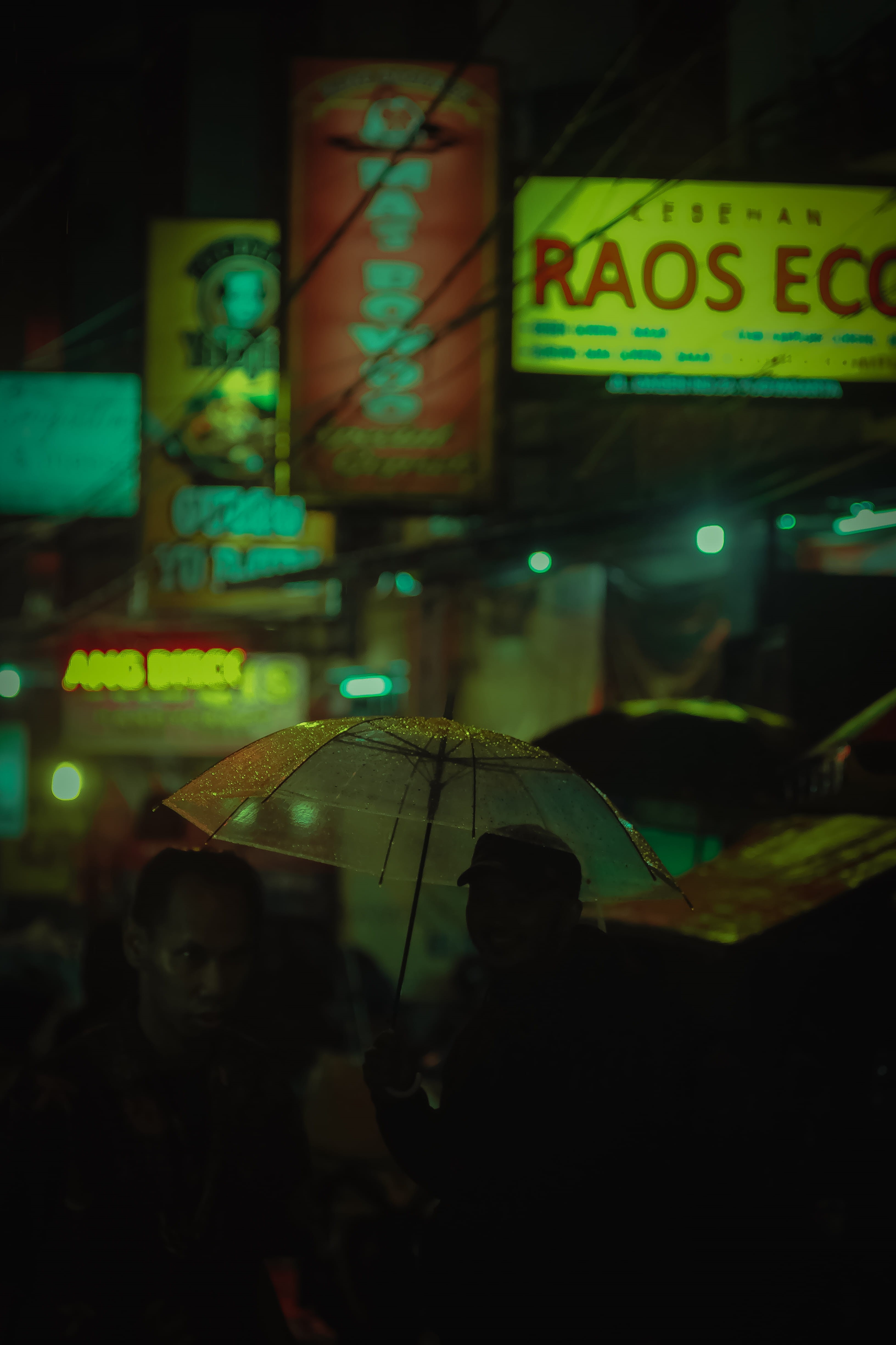 neon, information, adult, 4K, lifestyles, western script, nightlife, fujifilm, holding, women, cinematic, crowd, laser, green, human, focus on foreground, Phone HD Wallpaper