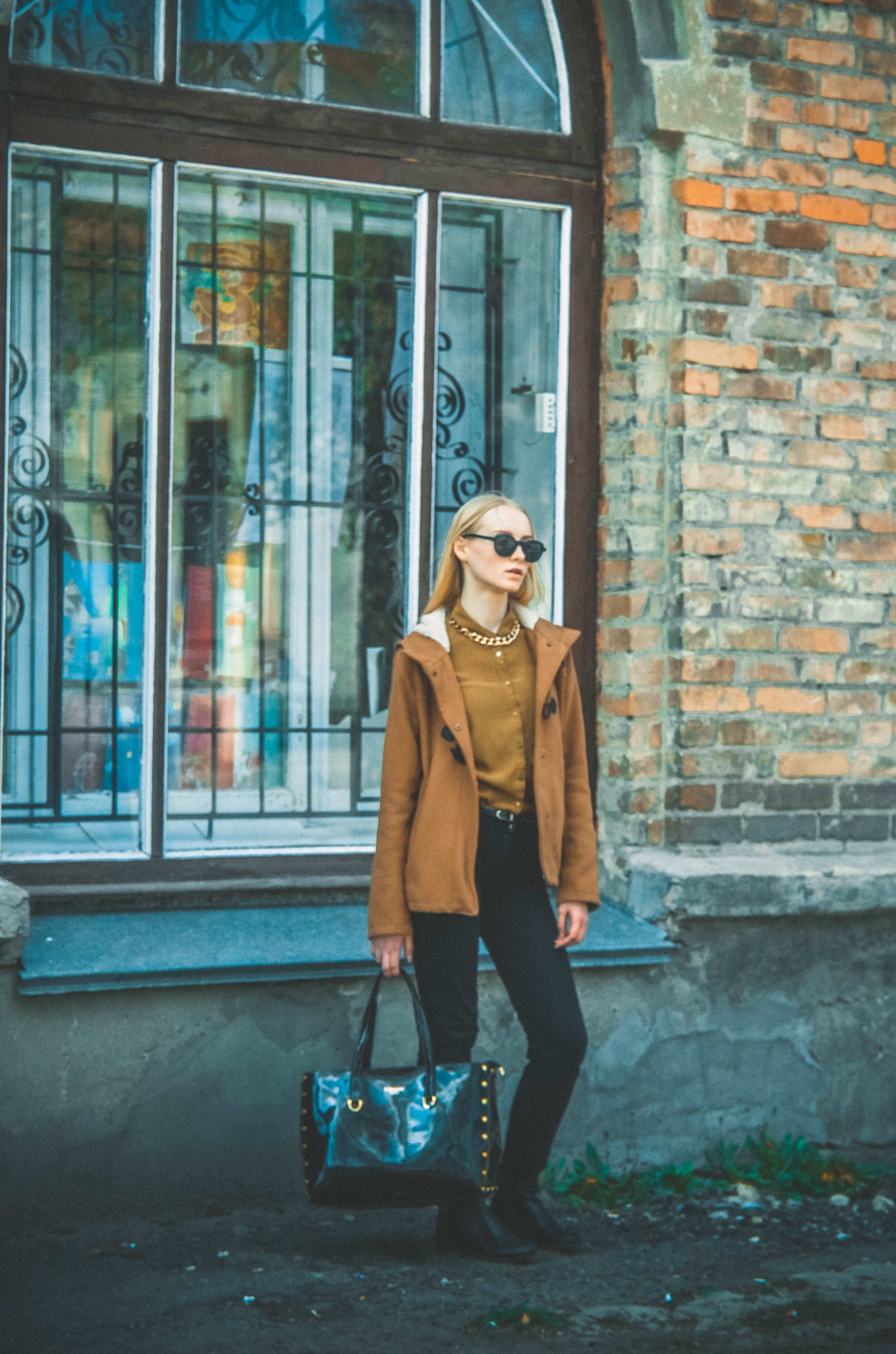 leather, black, casual Clothing, holding, hands, girl, street, real people, girls, woman, style, day, smiling, city Life, front view, hair, full length, Phone HD Wallpaper