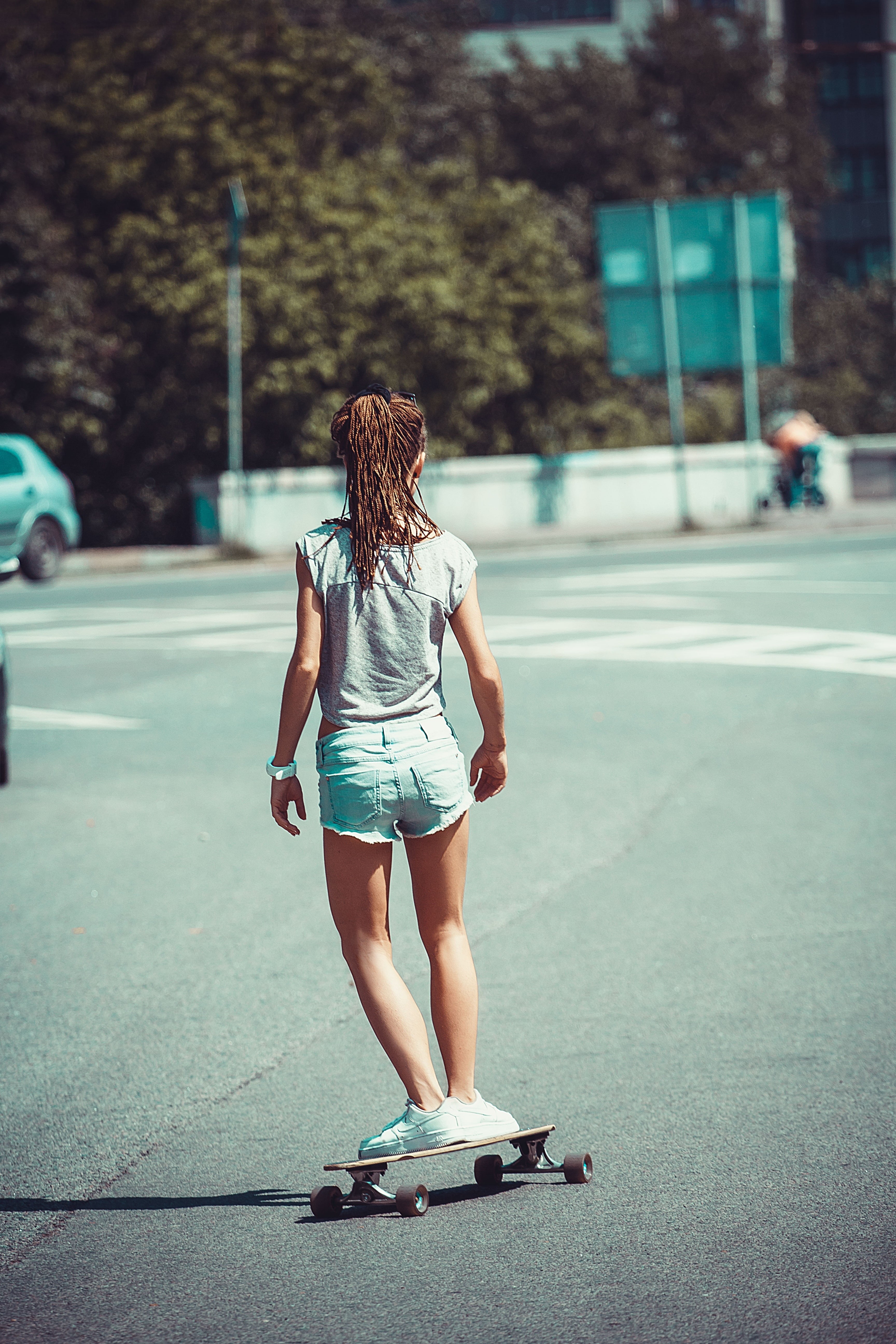 sleeved, city Life, rear view, leisure activity, full length, fashion, woman, young women, women, street, glasses, girl, cap, eyes, skateboarding, city, Phone HD Wallpaper