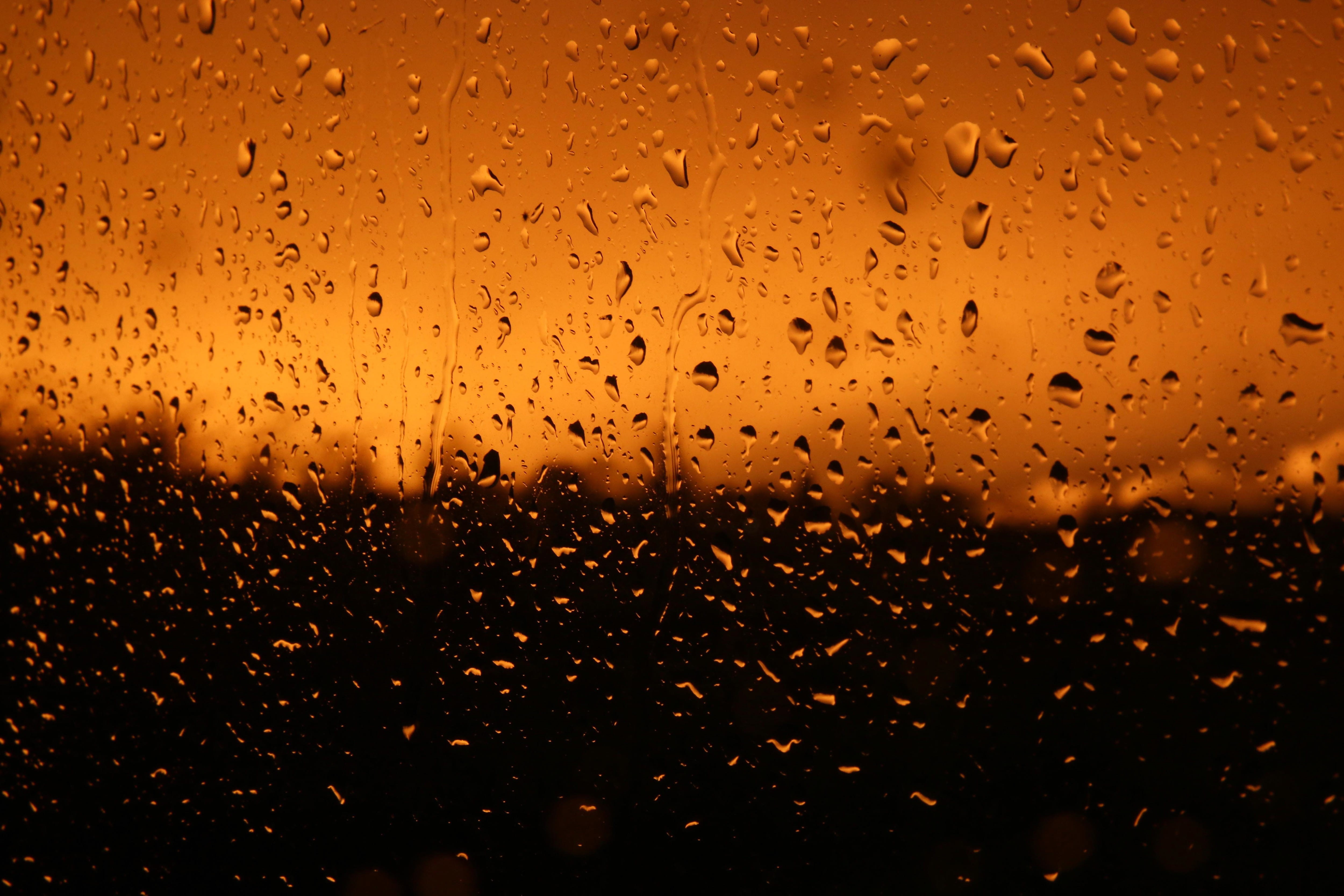 light, raindrop, water, sunset, urban, glass, window, bubble, yellow, sky, drink, alcohol, rainy season, transparent, liquid, macro, close-up, beer - Alcohol, HD Wallpaper
