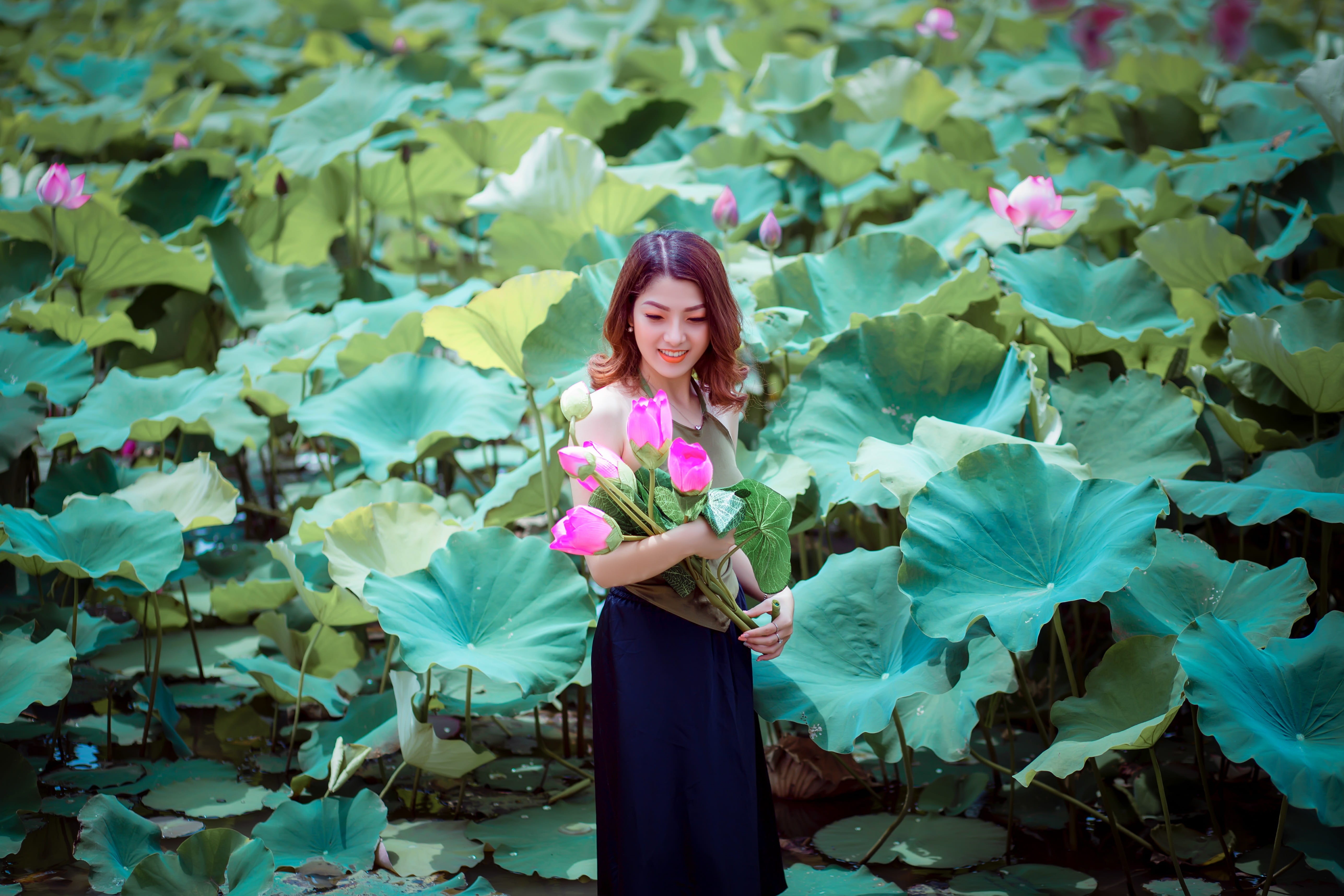 pink, beautiful woman, field, fashion, hairstyle, fun, person, portrait, real people, woman, plant part, three quarter length, flowers, near, adult, green color, HD Wallpaper