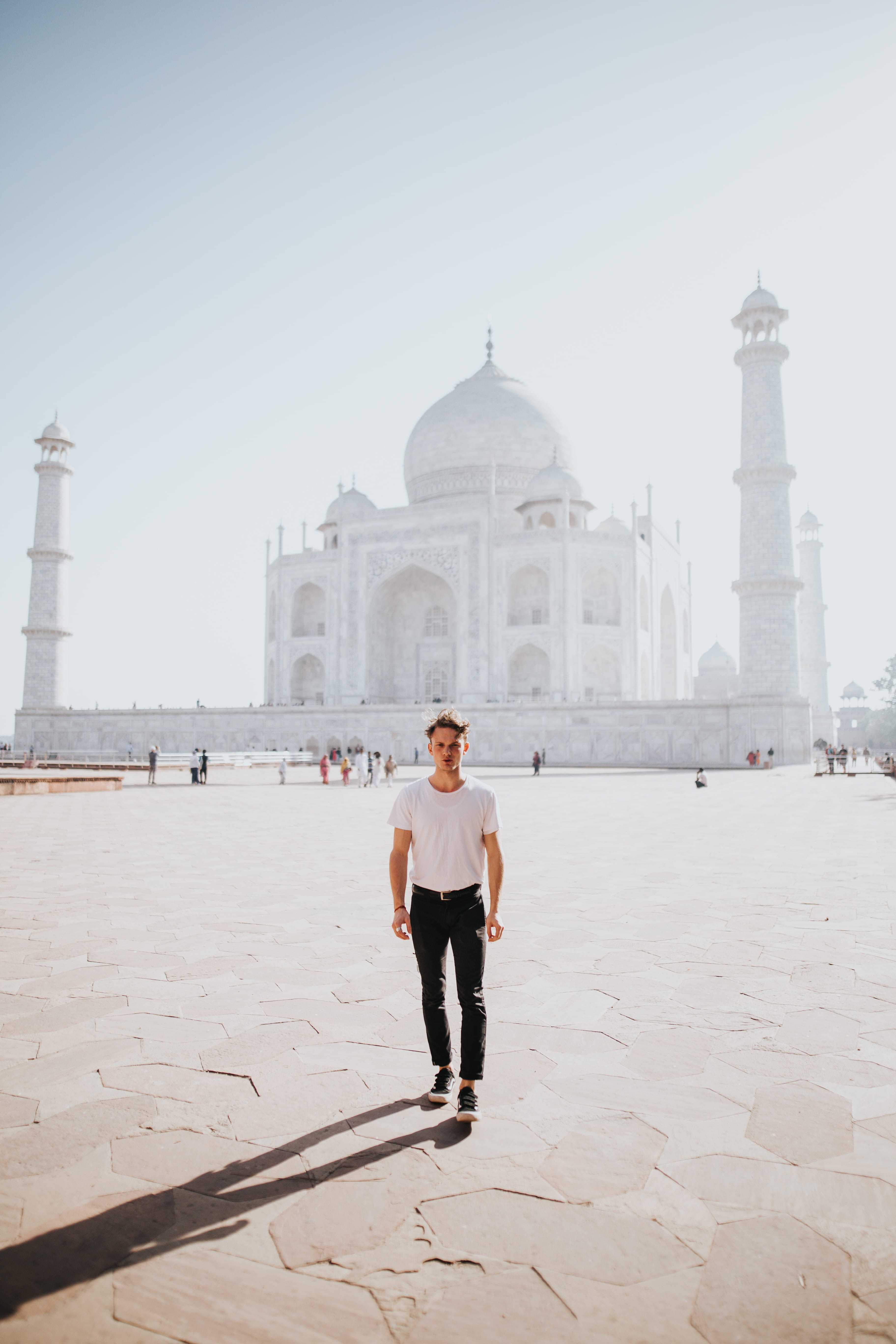 architecture, travel destinations, culture, shirt, behind, tajmahal, near, full length, dome, day, travel, van, adventure, nature, landmark, wearing, built structure, Phone HD Wallpaper