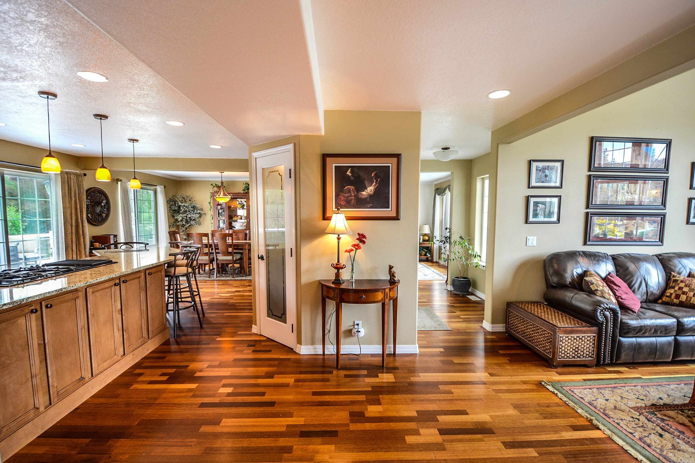 inside Of, furniture, decor, lamps, homes, built structure, comfortable, 2K, hardwood, sofa, table, home Showcase Interior, no People, residential Building, HD Wallpaper