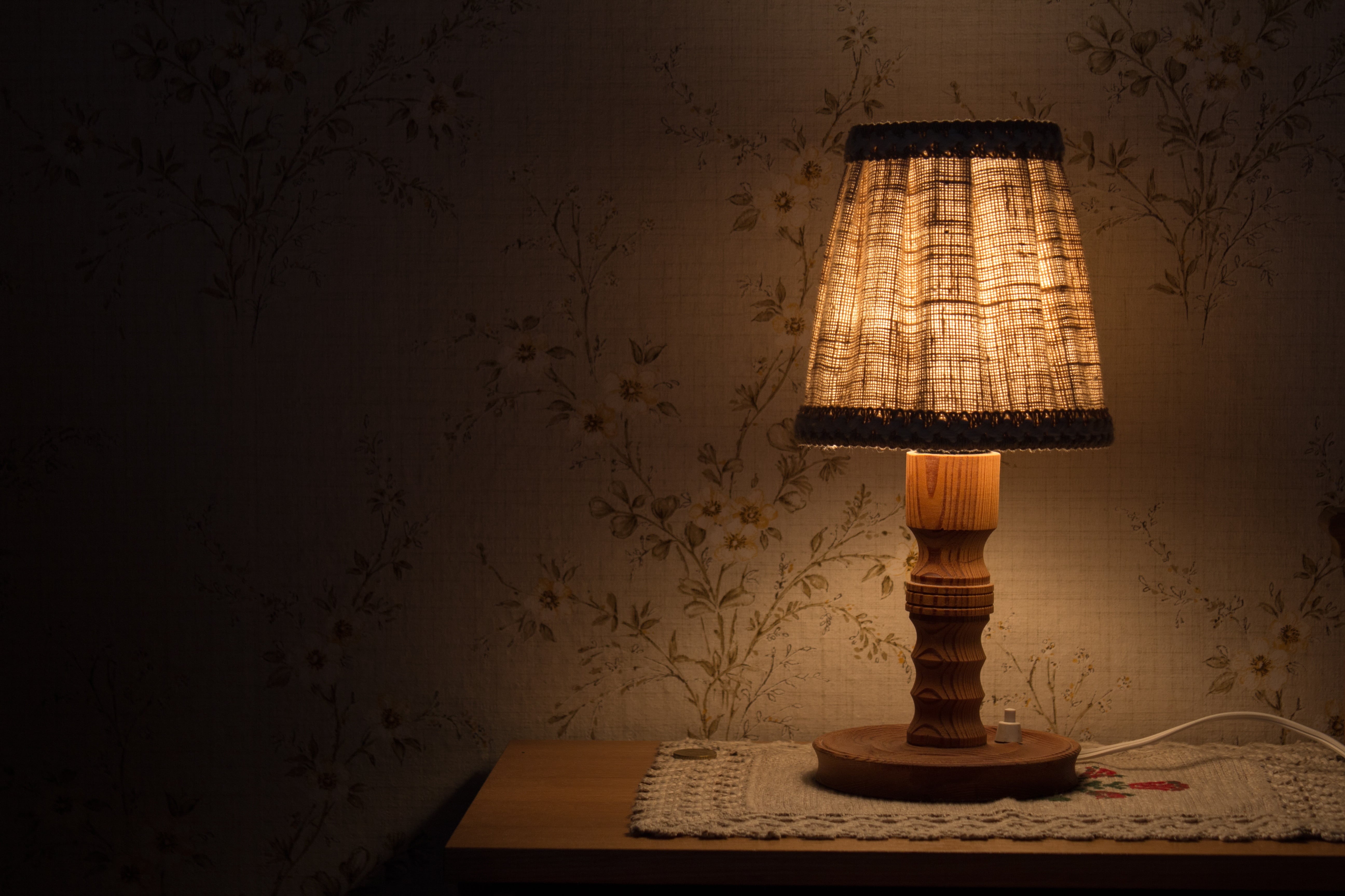 5K, bulbs, hell, electricity, enlighten, ambience, atmosphere, table lamp, lamp, lighting, mood, lamp Shade, wall - building feature, night Table, yellow, HD Wallpaper