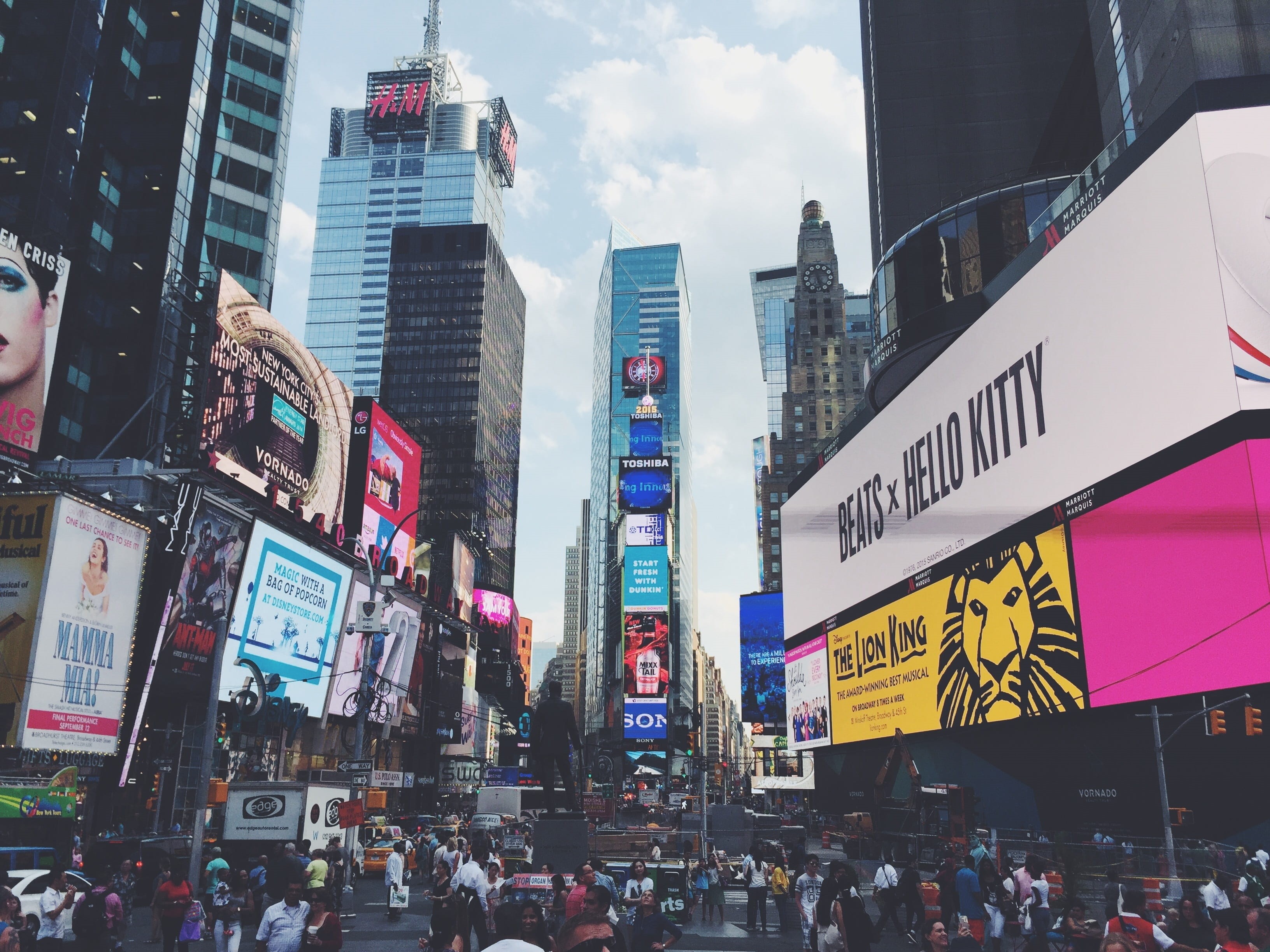 sign, built structure, buildings, group of people, city life, times square, large group of people, billboards, text, new york, pedestrians, daytime, advertisement, HD Wallpaper