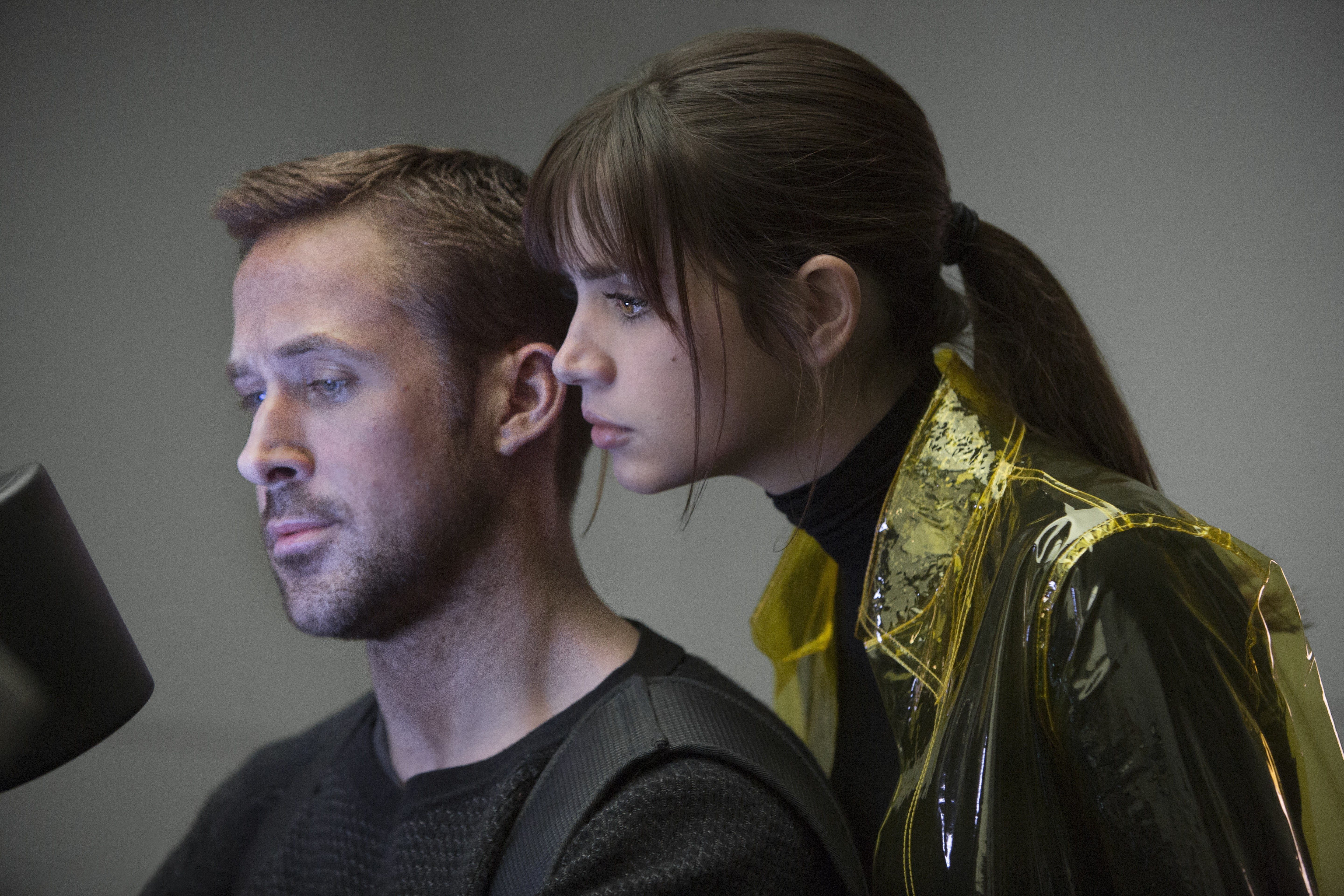 ana de armas, blade runner 2049, couple - relationship, gray background, 5k, young women, looking, people, studio shot, togetherness, young adult, movies, HD Wallpaper