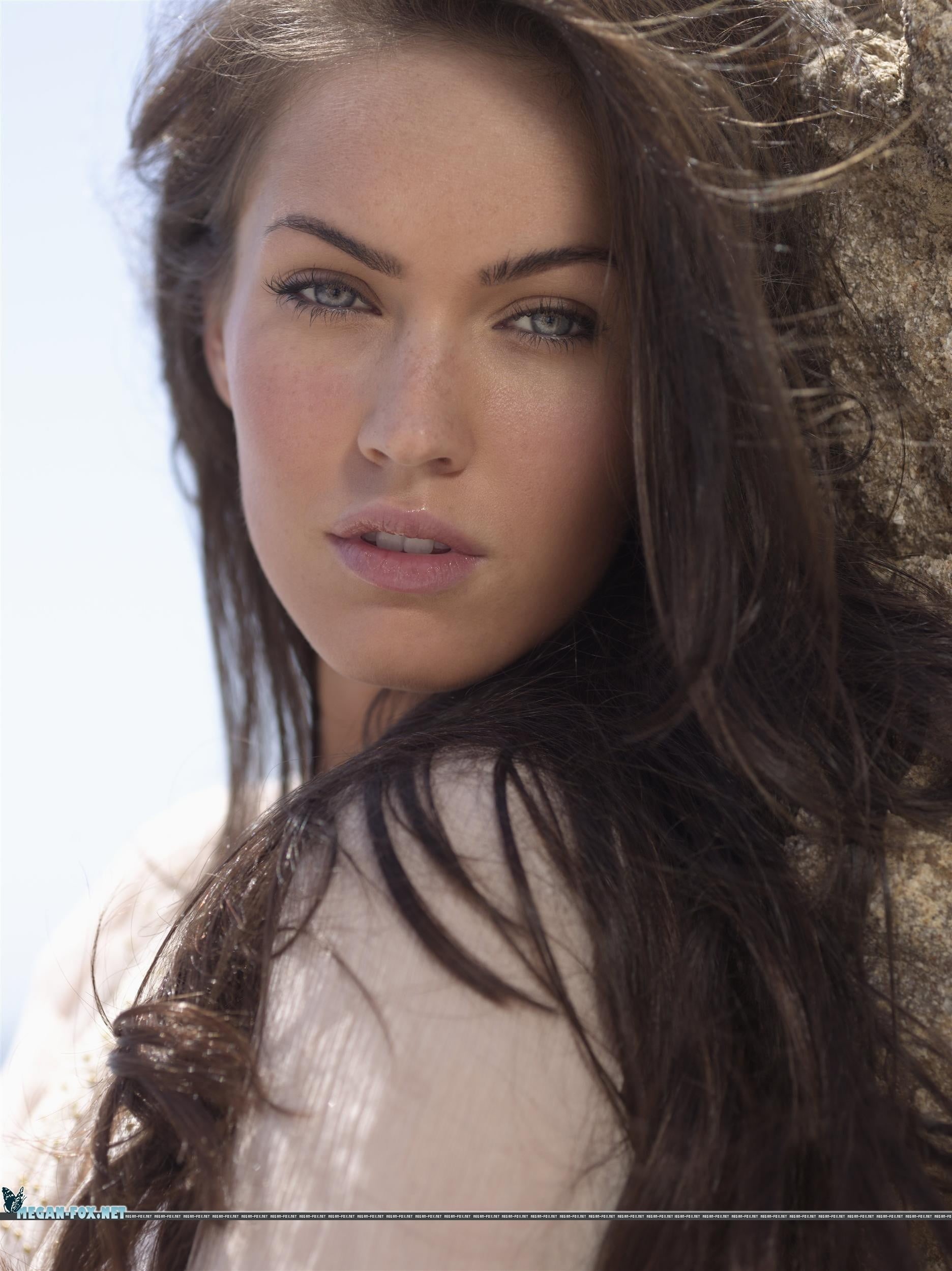 hairstyle, beauty, teenager, long hair, one person, fox, Megan Fox, young adult, brown hair, adult, hair, beautiful woman, 1080P, young women, looking at viewer, Phone HD Wallpaper