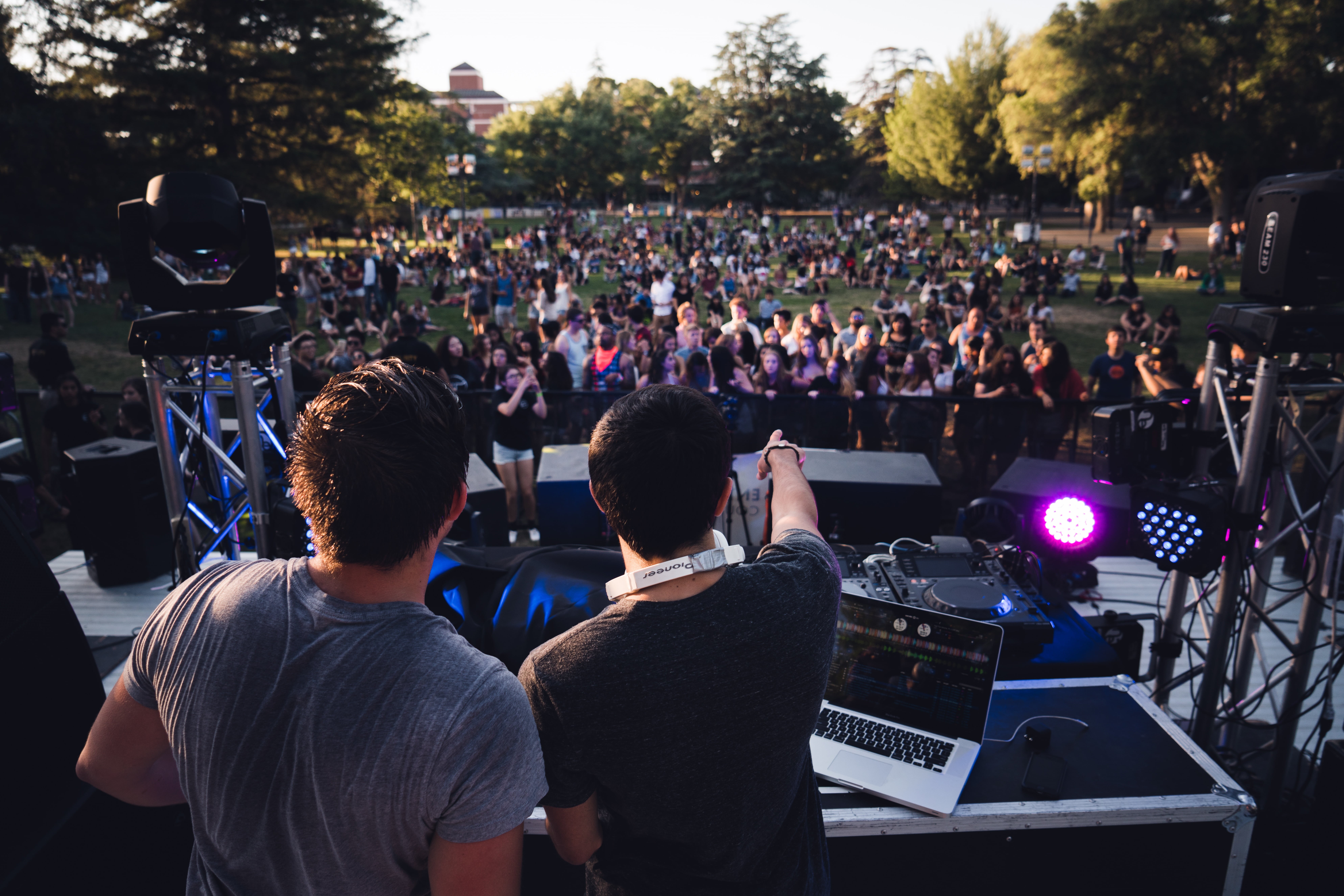 live, event, 8K, trap, performance, outdoors, daytime, trance, spectator, drum and bass, women, arts culture and entertainment, enjoyment, entertainment, HD Wallpaper