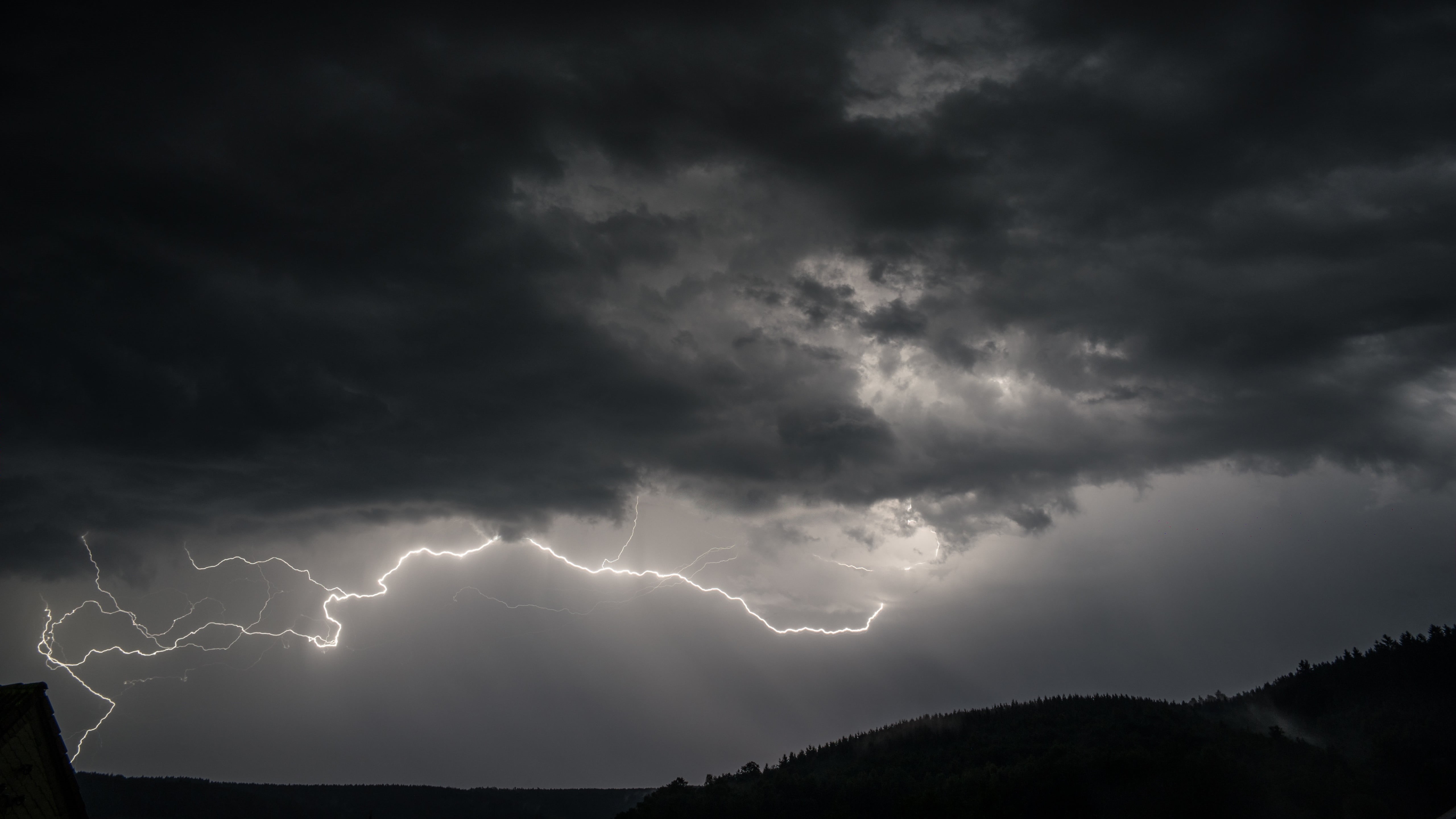 darkness, overcast, storm cloud, 5k uhd, power in nature, nature, rain, thunderstorm, no people, photography, meteorology, sky, environment, lightning, HD Wallpaper