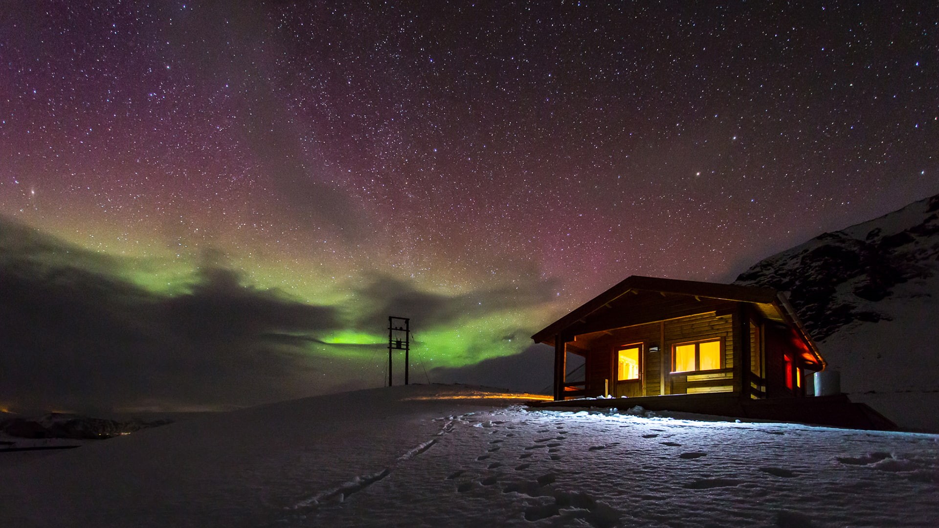 night, stars, nature, winter, 1080P, hd, green, snow, aurora, cabin, lights, northern, house, borealis, HD Wallpaper