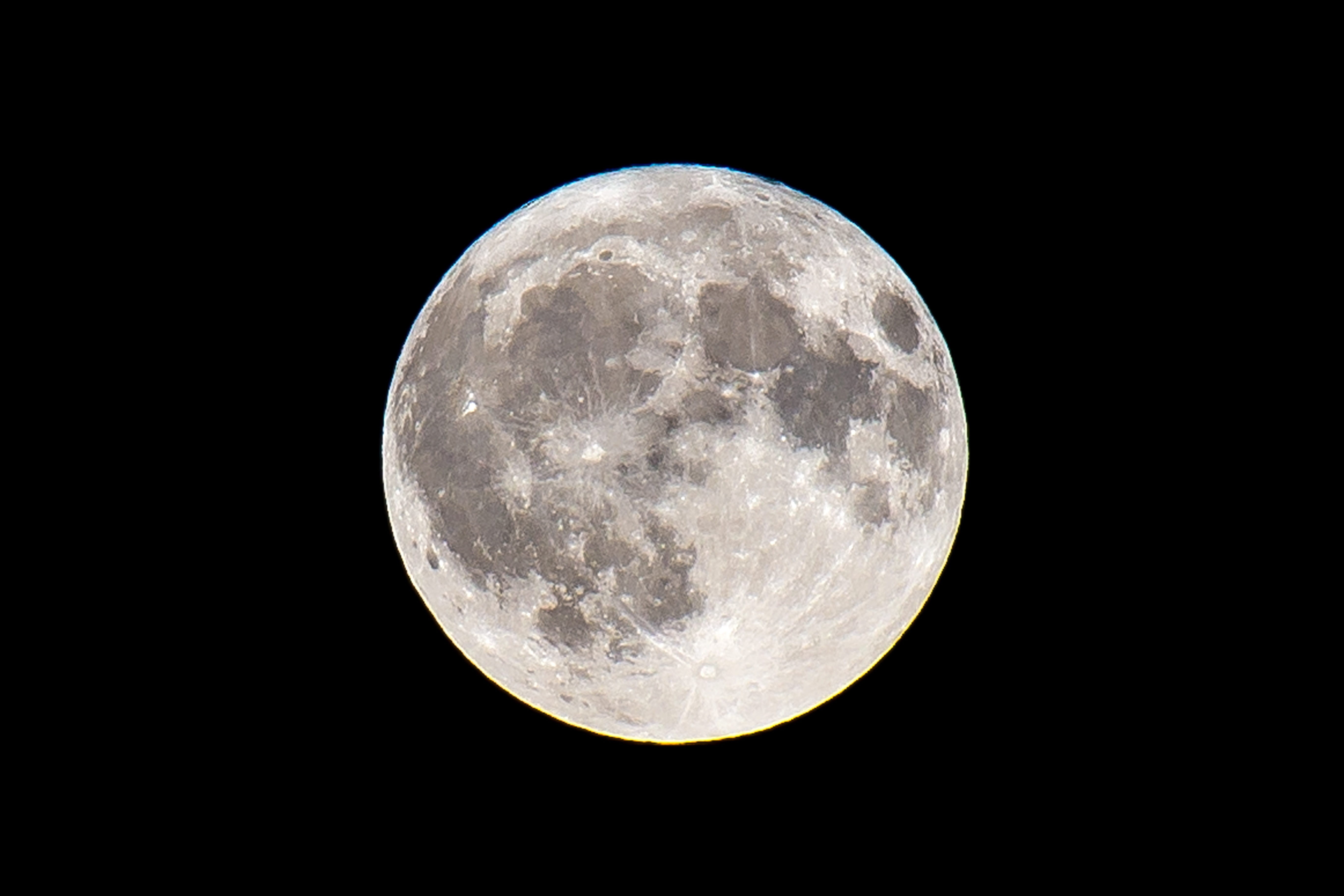 black background, full, space and astronomy, outdoors, volle maan, no people, beauty in nature, moonlight, light, maan, full moon, sky, 5K, nature, midnight, HD Wallpaper