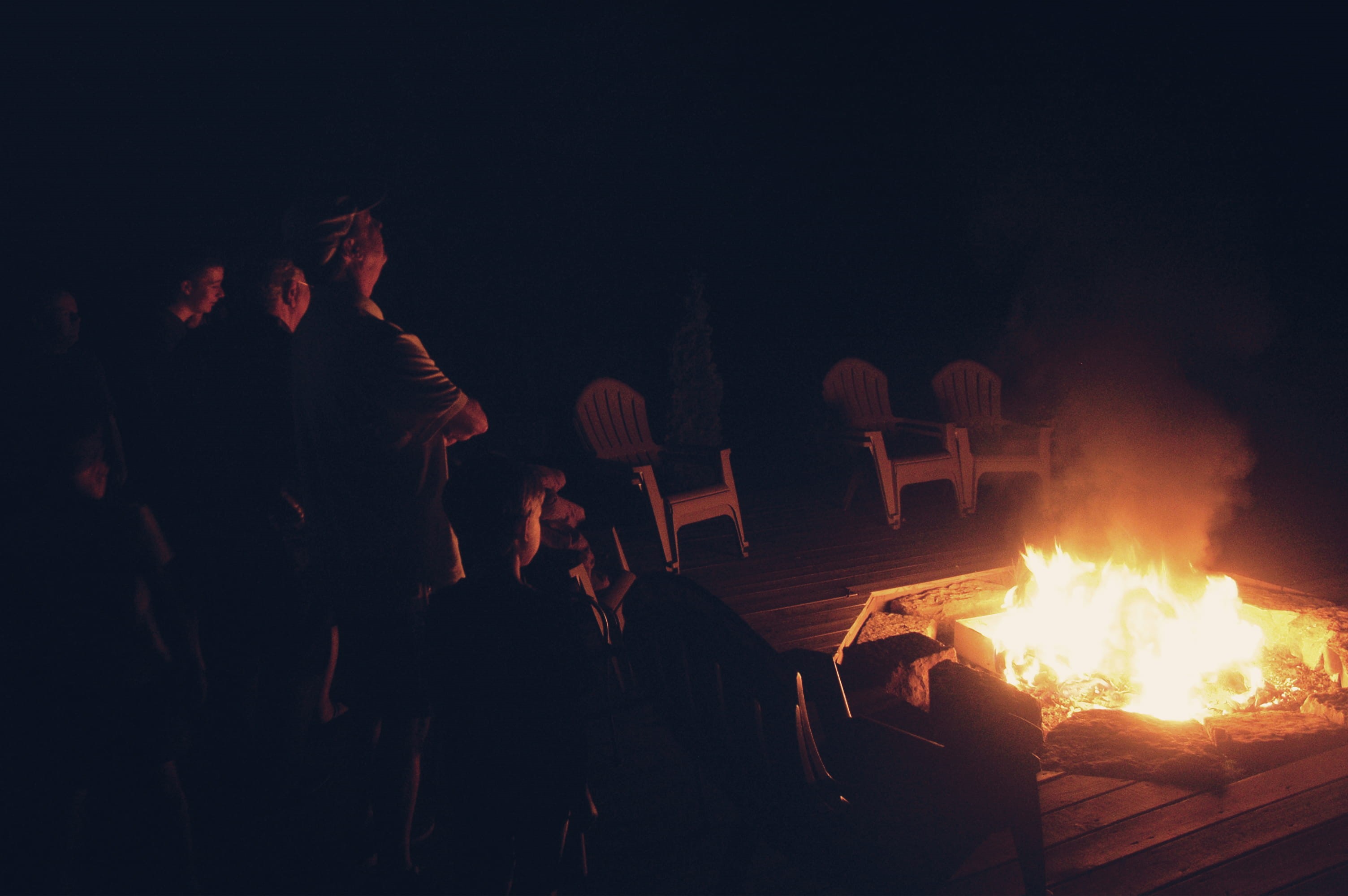 dark, men, camping, crowd, watching flames, trees, heat - temperature, heat, fire pit, cooking, flame, campfire, fun, cookout, united states, people, meet up, HD Wallpaper