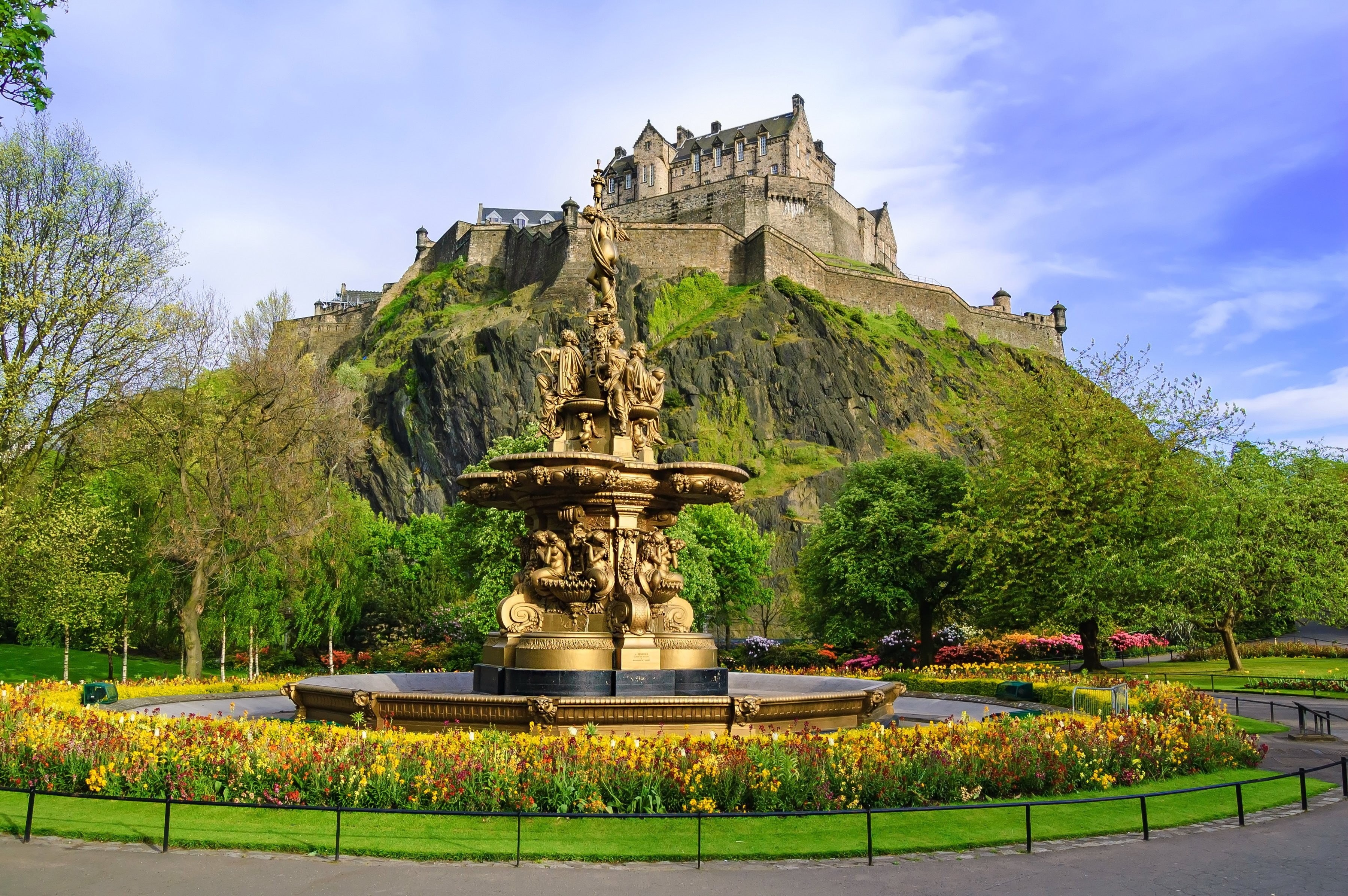 Edinburgh, place of worship, Scotland, history, trees, no people, castle, cityscape, flowers, belief, cloud - sky, 2K, outdoors, day, building exterior, HD Wallpaper