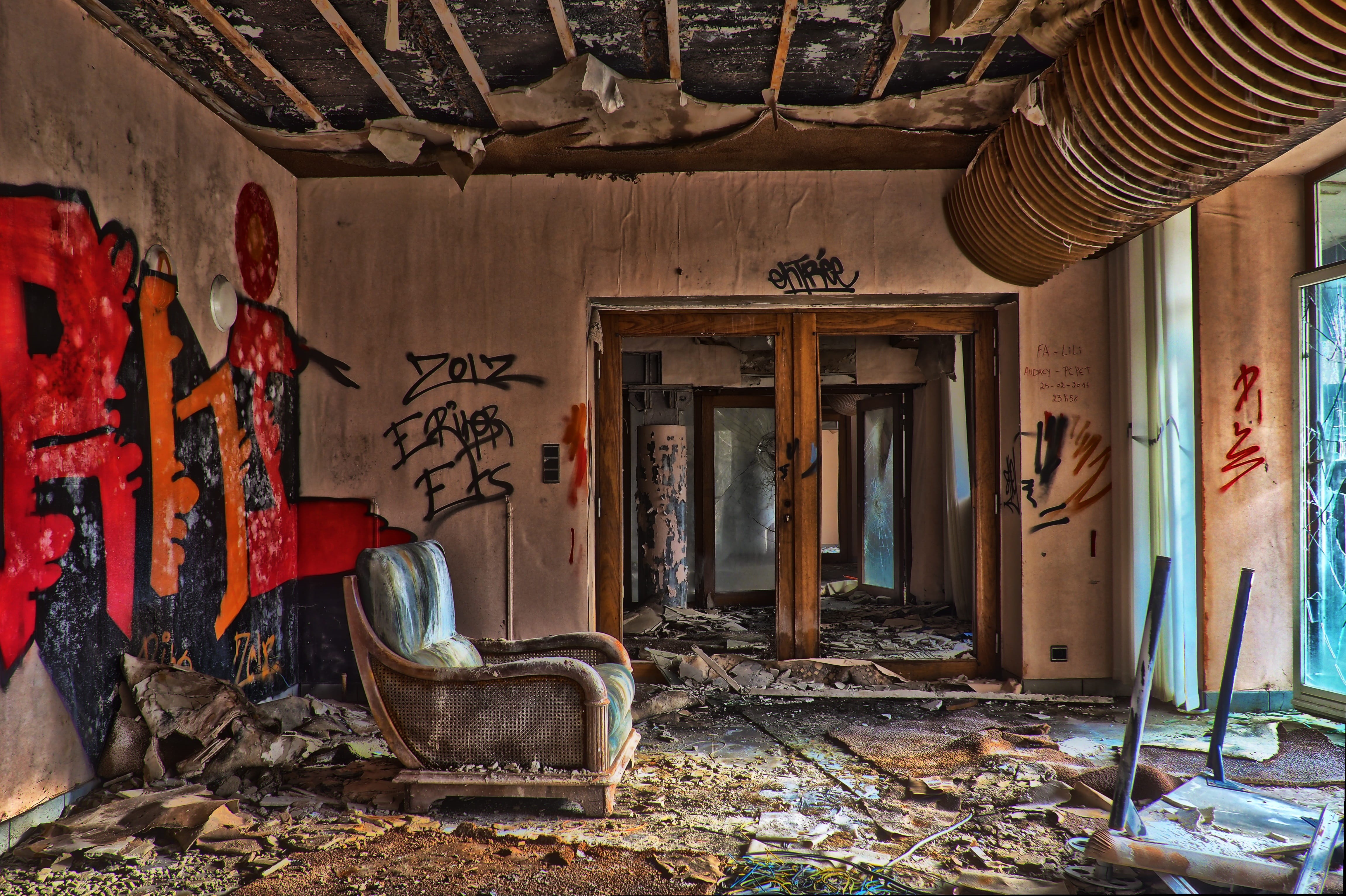 graffiti, lost places, ruin, ruined, living, passed, destroyed, home, house, morsch, art and craft, built structure, transience, furniture pieces, indoors, HD Wallpaper