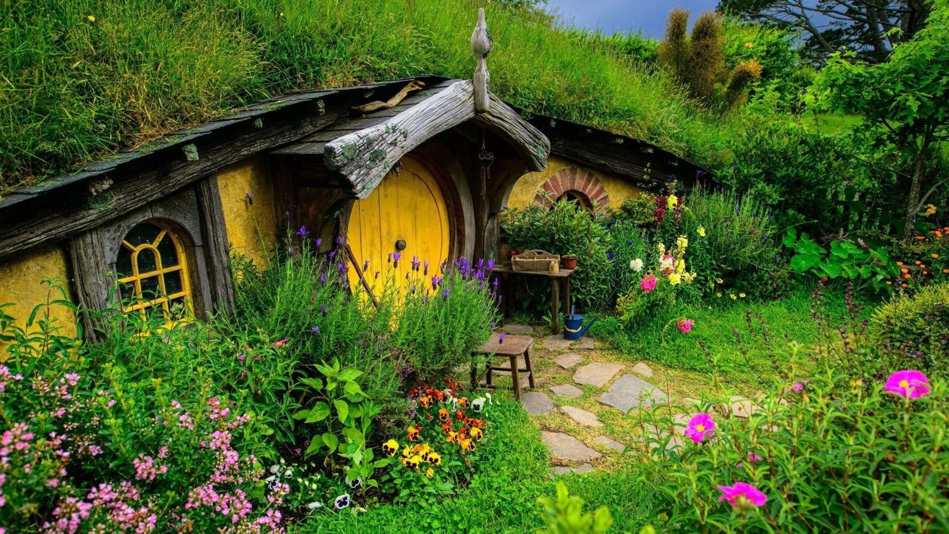 cottage, front or back yard, outdoors, door, garden, landscape, 1080P, growth, no people, Hobbiton, tree, freshness, flowers, green color, flowering plant, HD Wallpaper