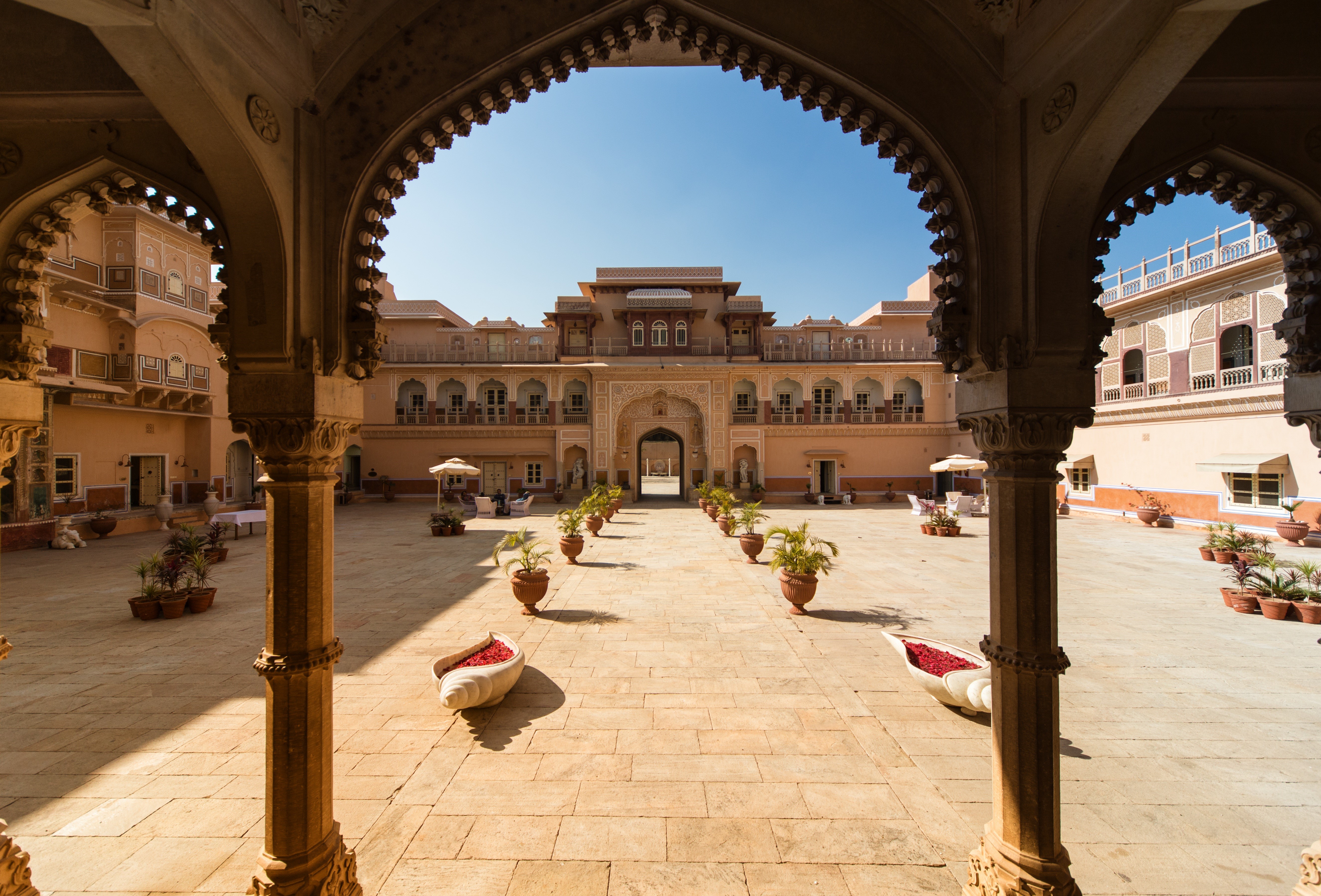 pots, clear sky, building, pathway, india, the way forward, outdoors, incidental people, architecture, courtyard, nature, direction, travel, triumphal arch, HD Wallpaper