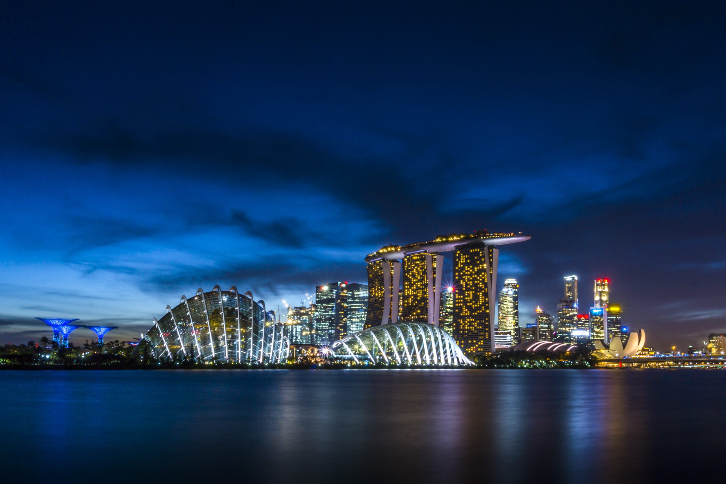 skyscraper, 2K, office Building, night, travel destinations, urban Scene, nightlife, river, Singapore, water, built Structure, landscape, no people, marina, HD Wallpaper