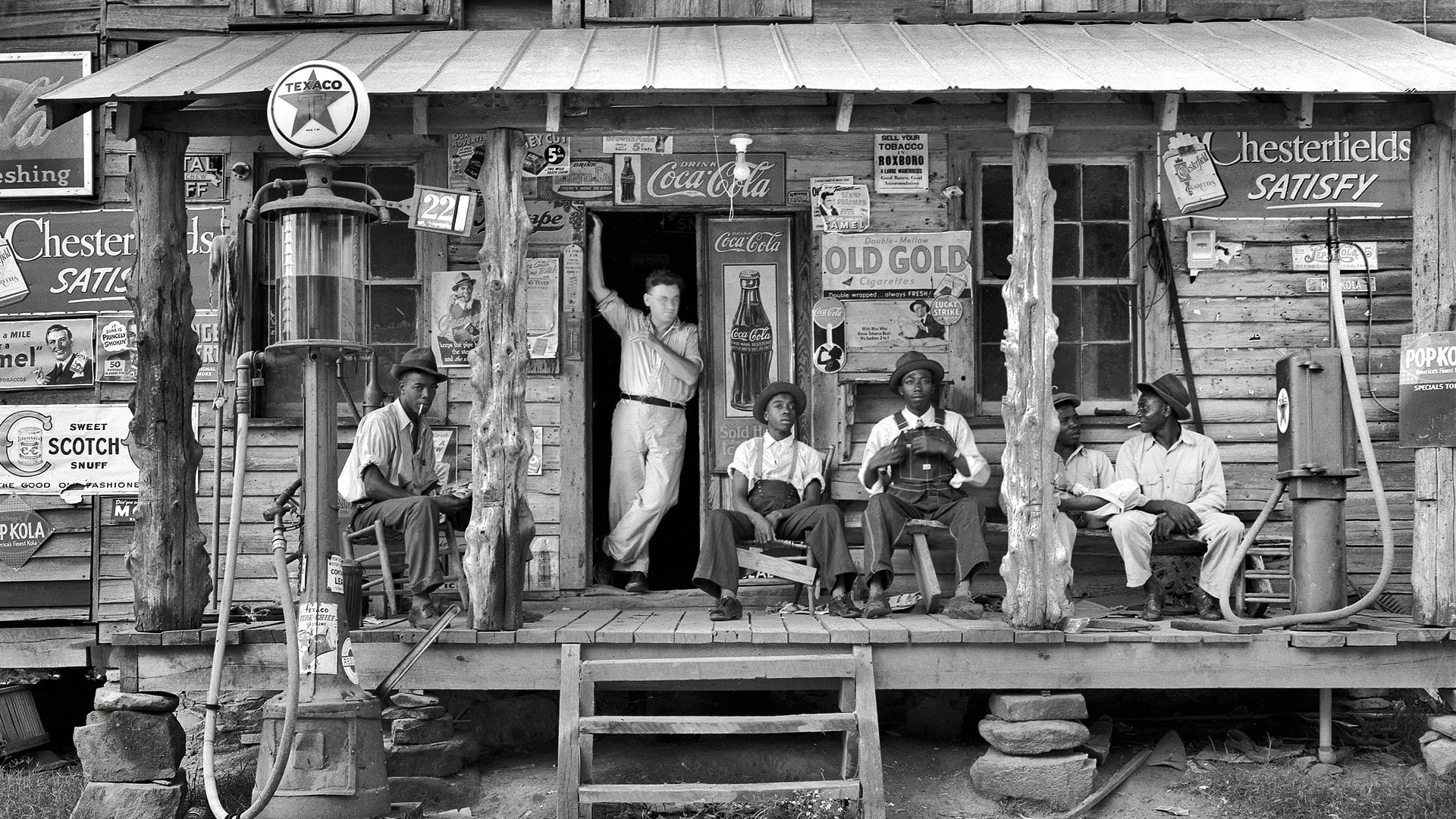 casual clothing, history, 1080P, real people, wood - material, art and craft, human representation, group of people, vintage, lifestyles, shirt, day, grayscale, HD Wallpaper