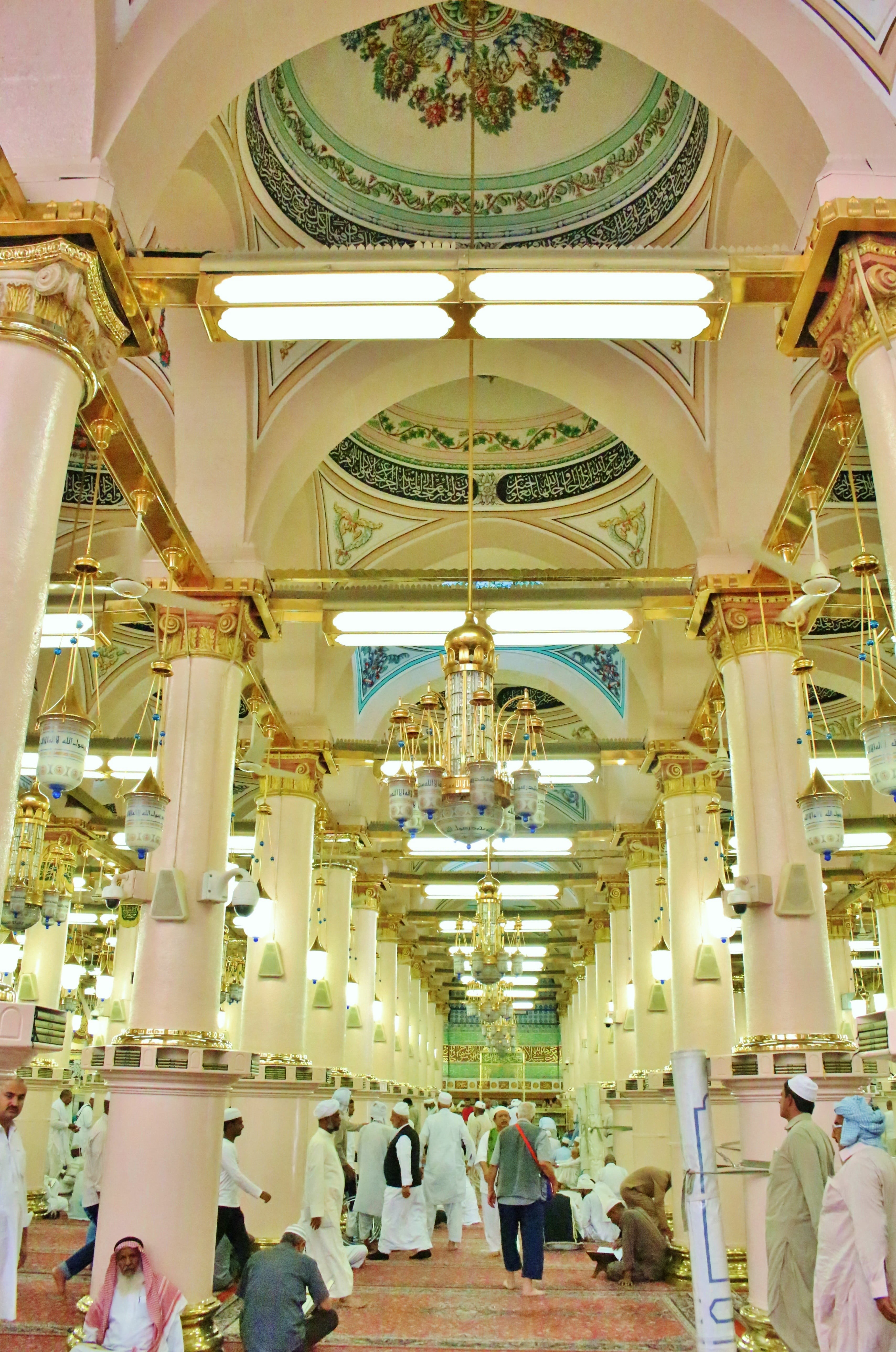 praying, architecture, ceiling, 5K, peace, respect, real people, arch, men, crowd, belief, madinah, large group of people, religion, messenger, built structure, Phone HD Wallpaper