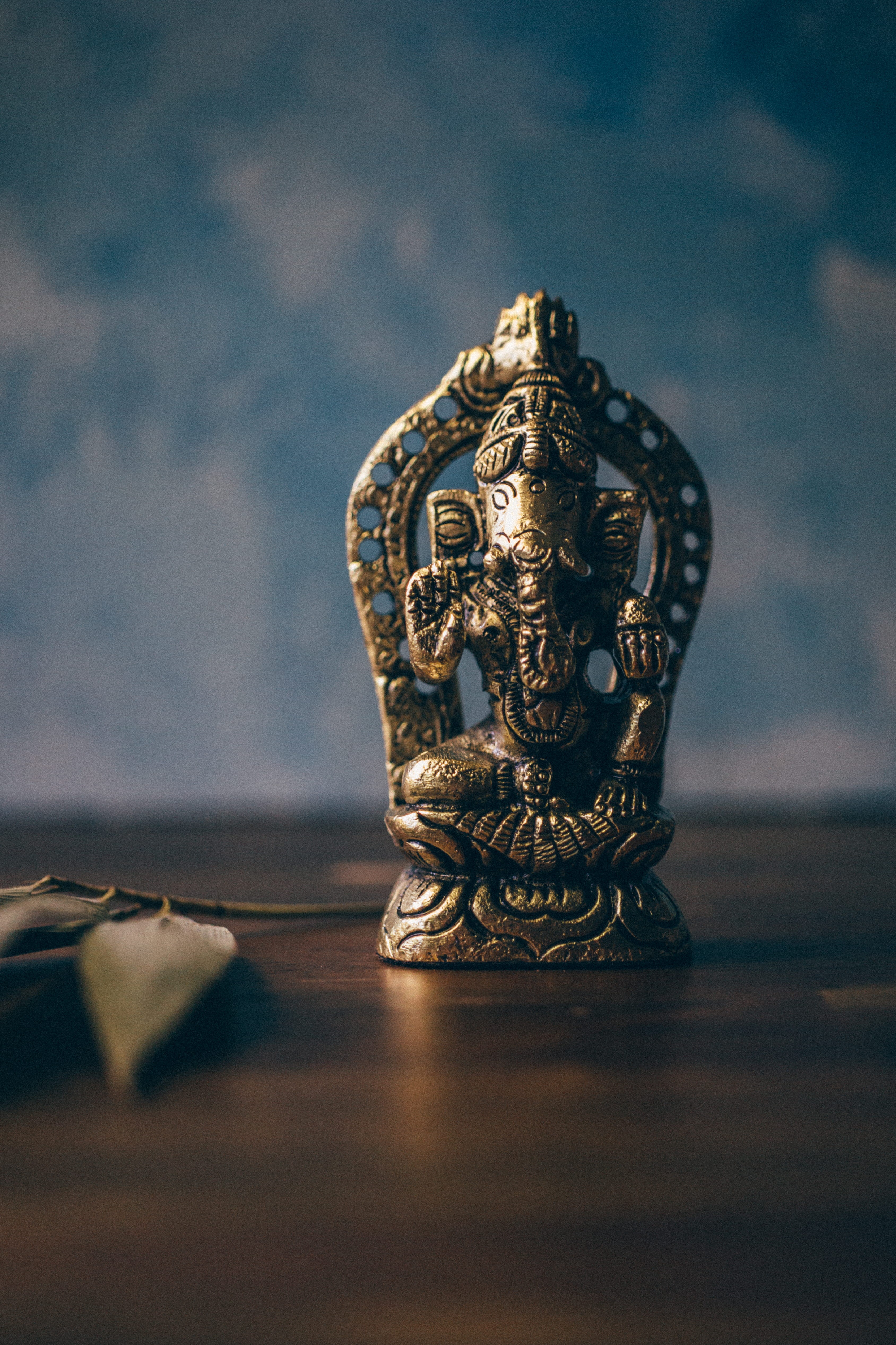 statue, indoors, surface level, silver colored, ganesha, ganesh, antique, selective focus, 4K, art and craft, ornate, human representation, representation, Phone HD Wallpaper