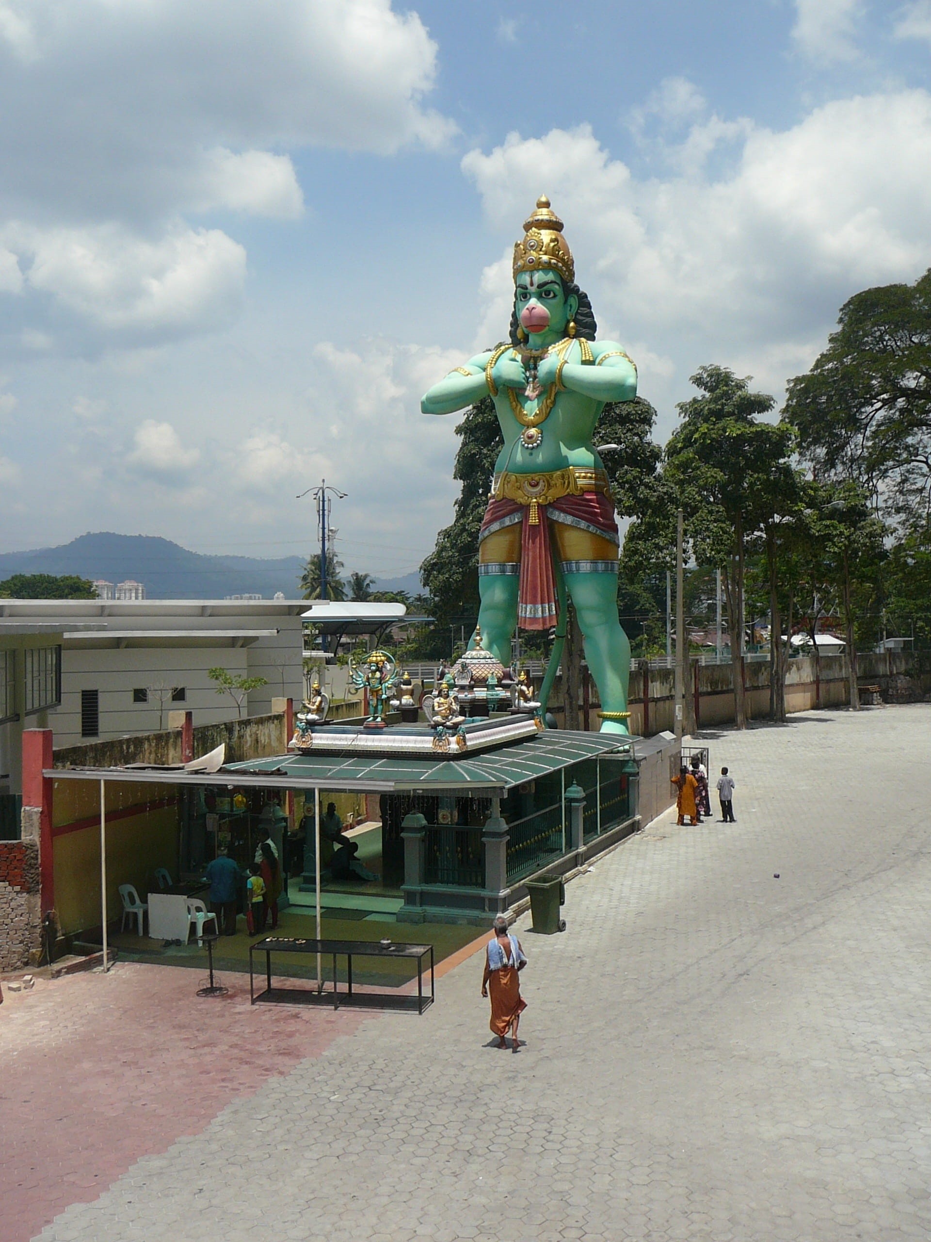 tall, statue, city, hanuman, art and craft, female likeness, nature, batu, outdoors, worship, religious, 2K, building exterior, lumpur, cloud - sky, spirituality, Phone HD Wallpaper