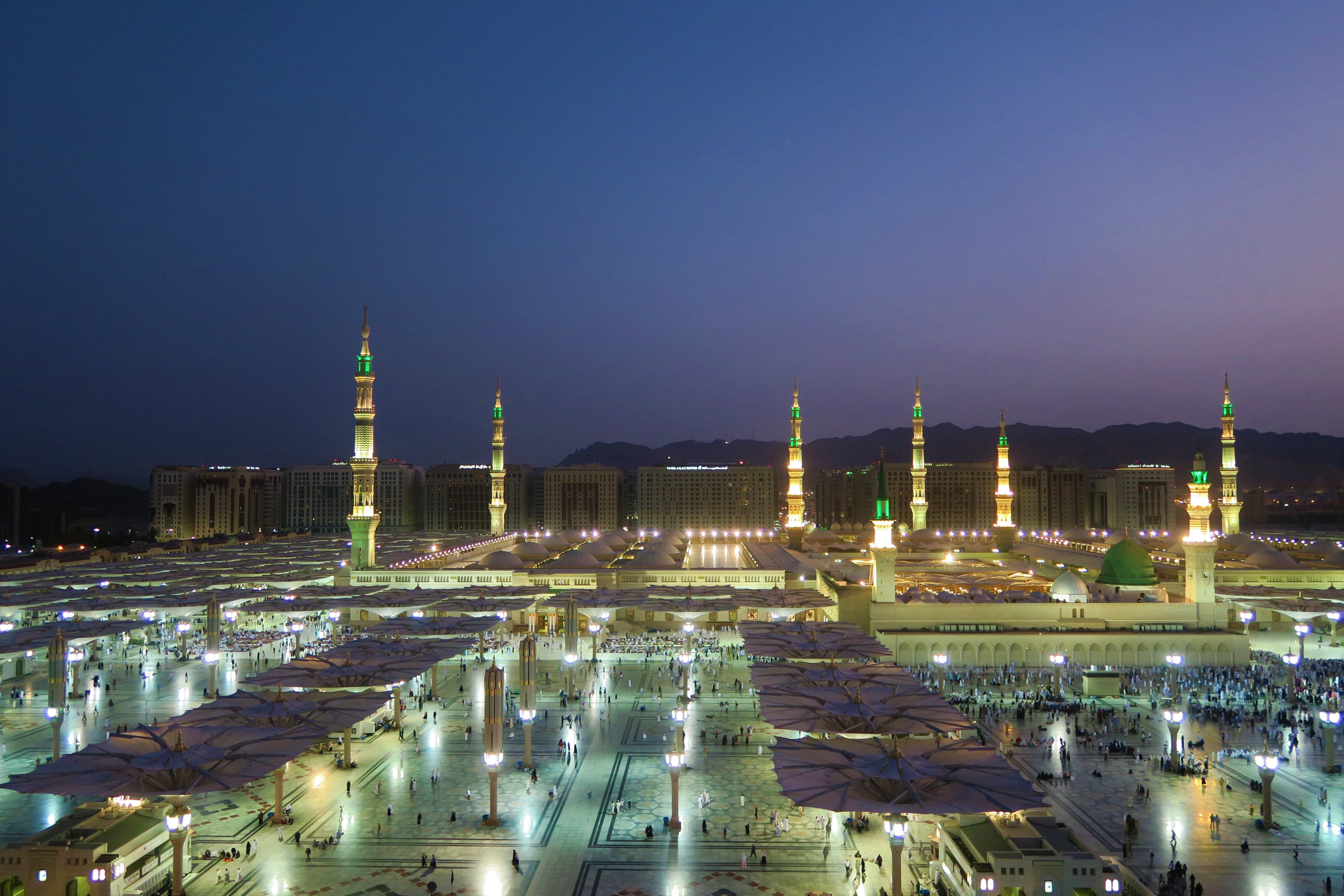 travel destinations, muslim, building exterior, on, luxury, minaret, no people, madina al munawwarah, glowing, skyscraper, 5K, water, outdoors, night, HD Wallpaper