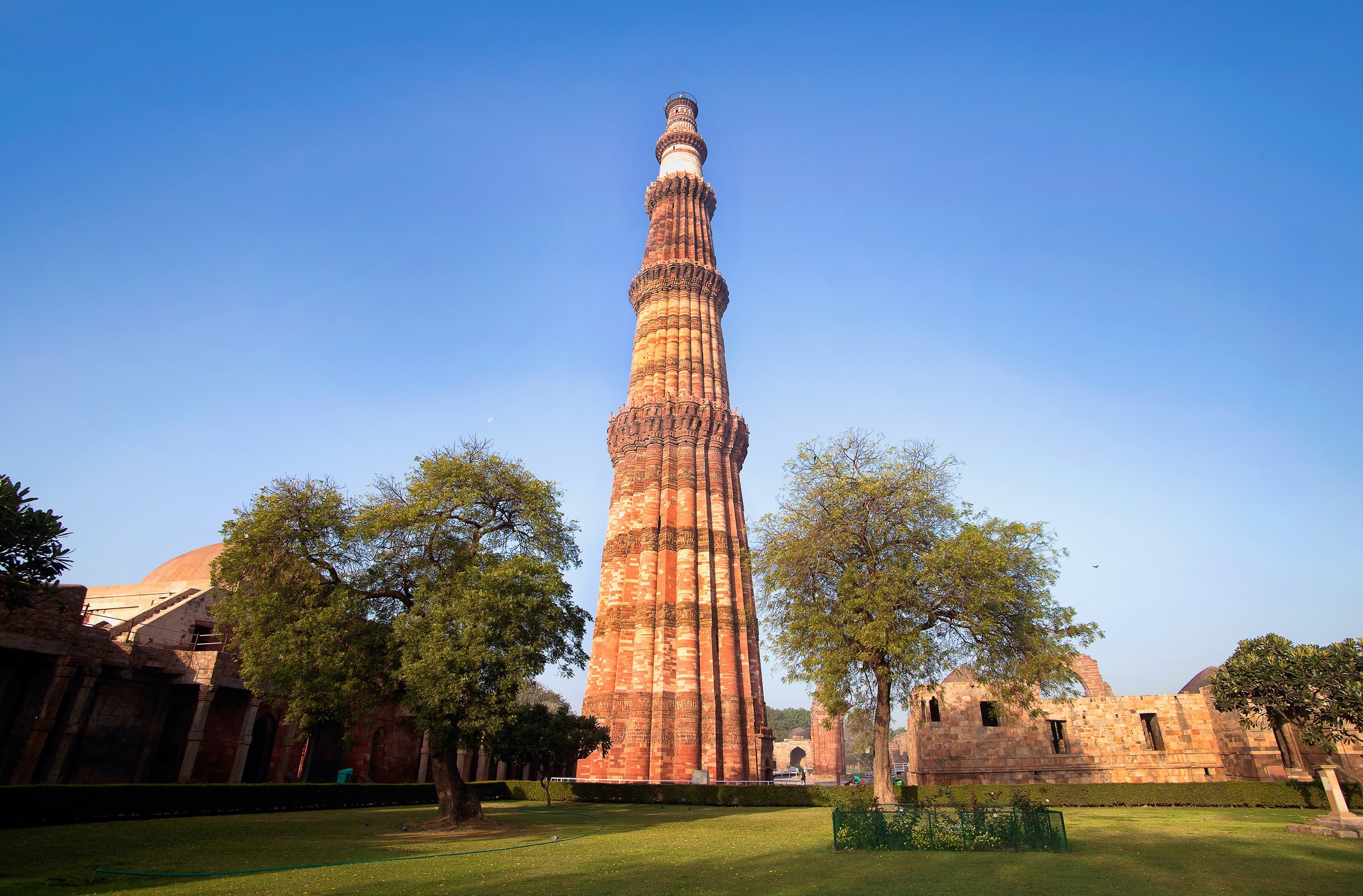 grass, no people, 2K, tower, architecture, fort, building exterior, nature, the past, outdoors, building, history, tree, sky, blue, religion, qutb, belief, HD Wallpaper