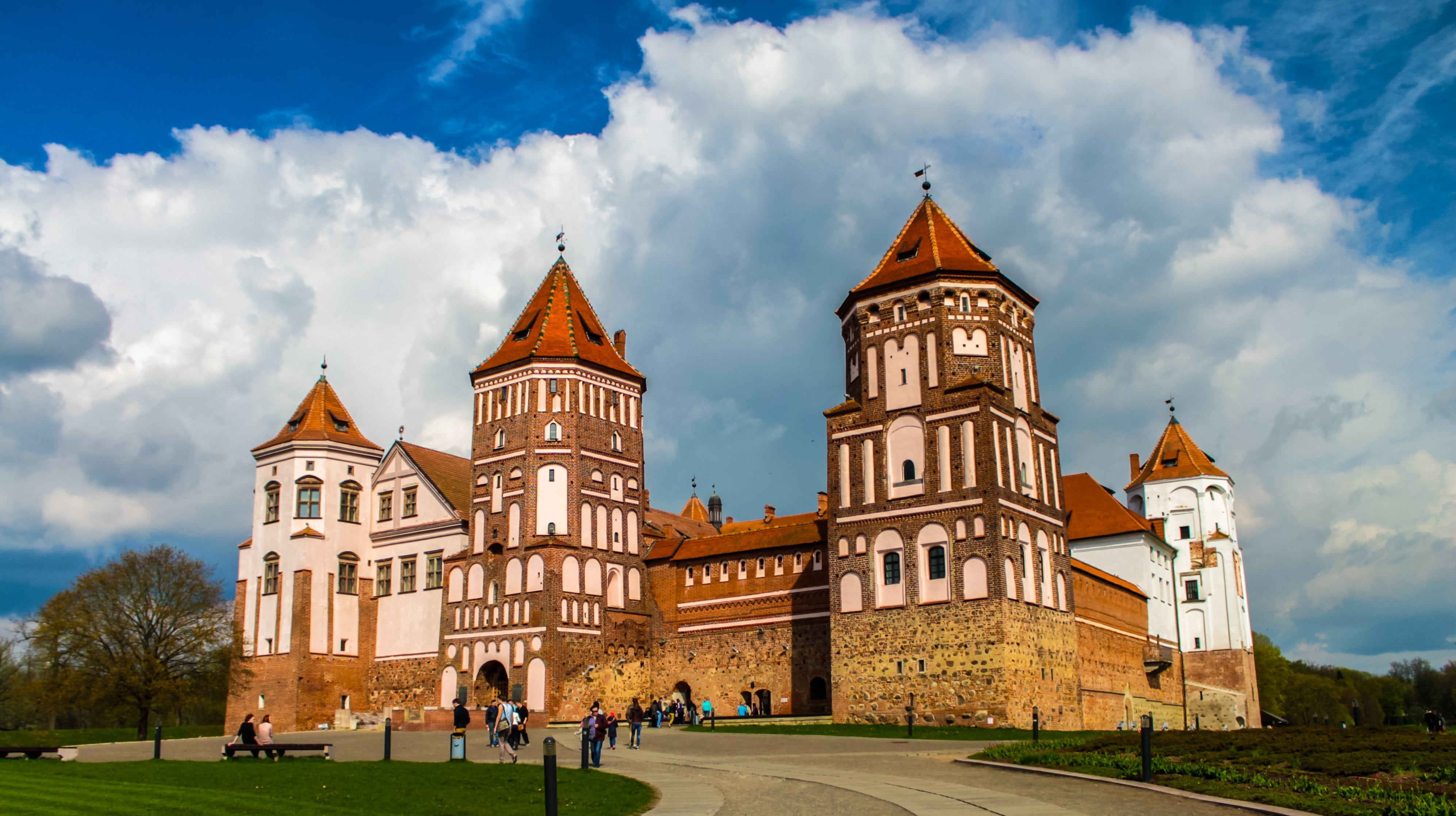 architecture, fortress, walking, built structure, landscape, fortification, belorussian, history, famous, stronghold, culture, medieval, 4K, ancient, old, HD Wallpaper