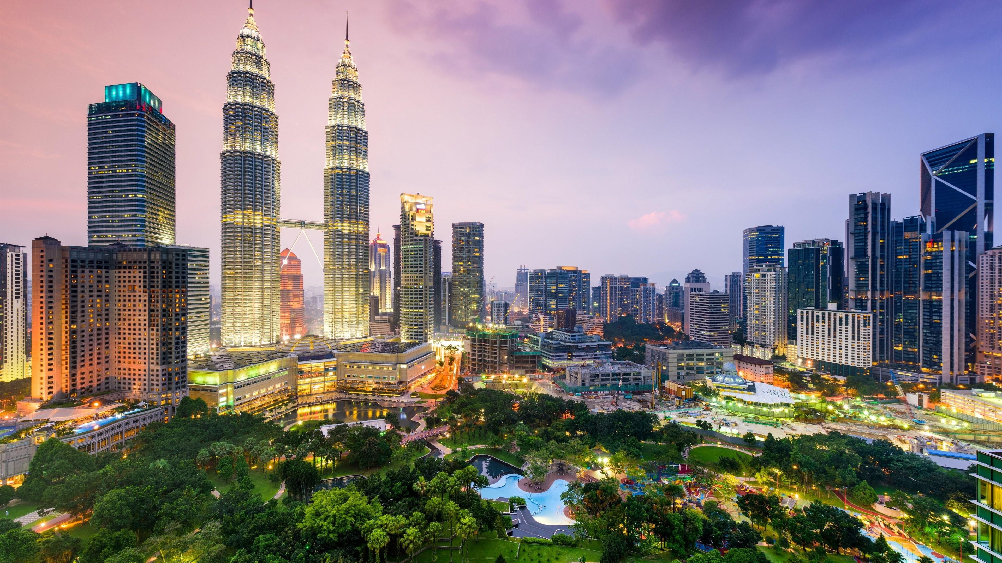 landmark, cityscape, tower block, petronas towers, kuala lumpur, sky, skyline, urban area, metropolitan area, asia, 4K, metropolis, malaysia, skyscraper, HD Wallpaper