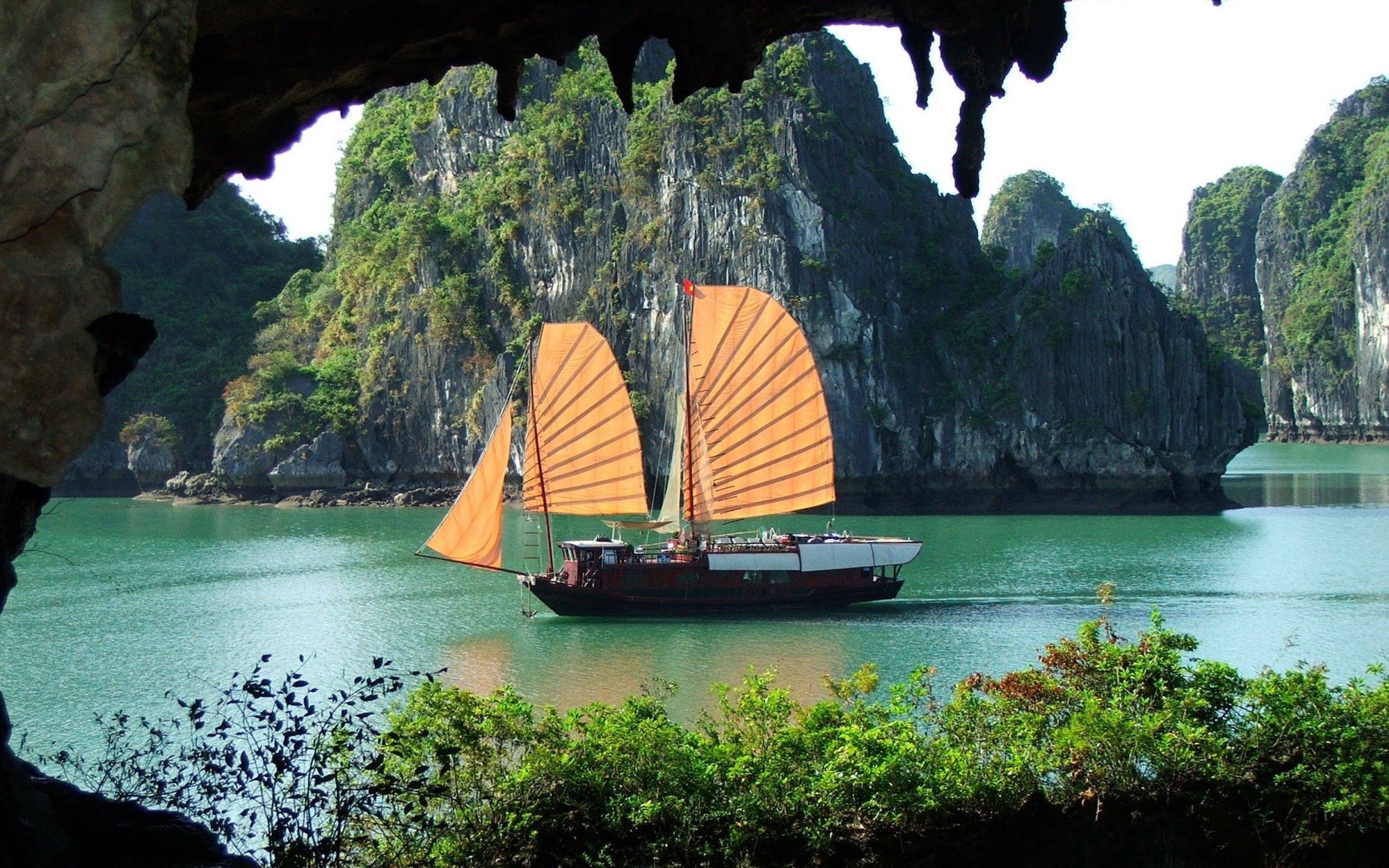 solid, tent, black, sea, travel destinations, travel, sailing ship, transportation, Halong Bay, water, rock, outdoors, mountain, plant, outdoor, mode of transportation, HD Wallpaper