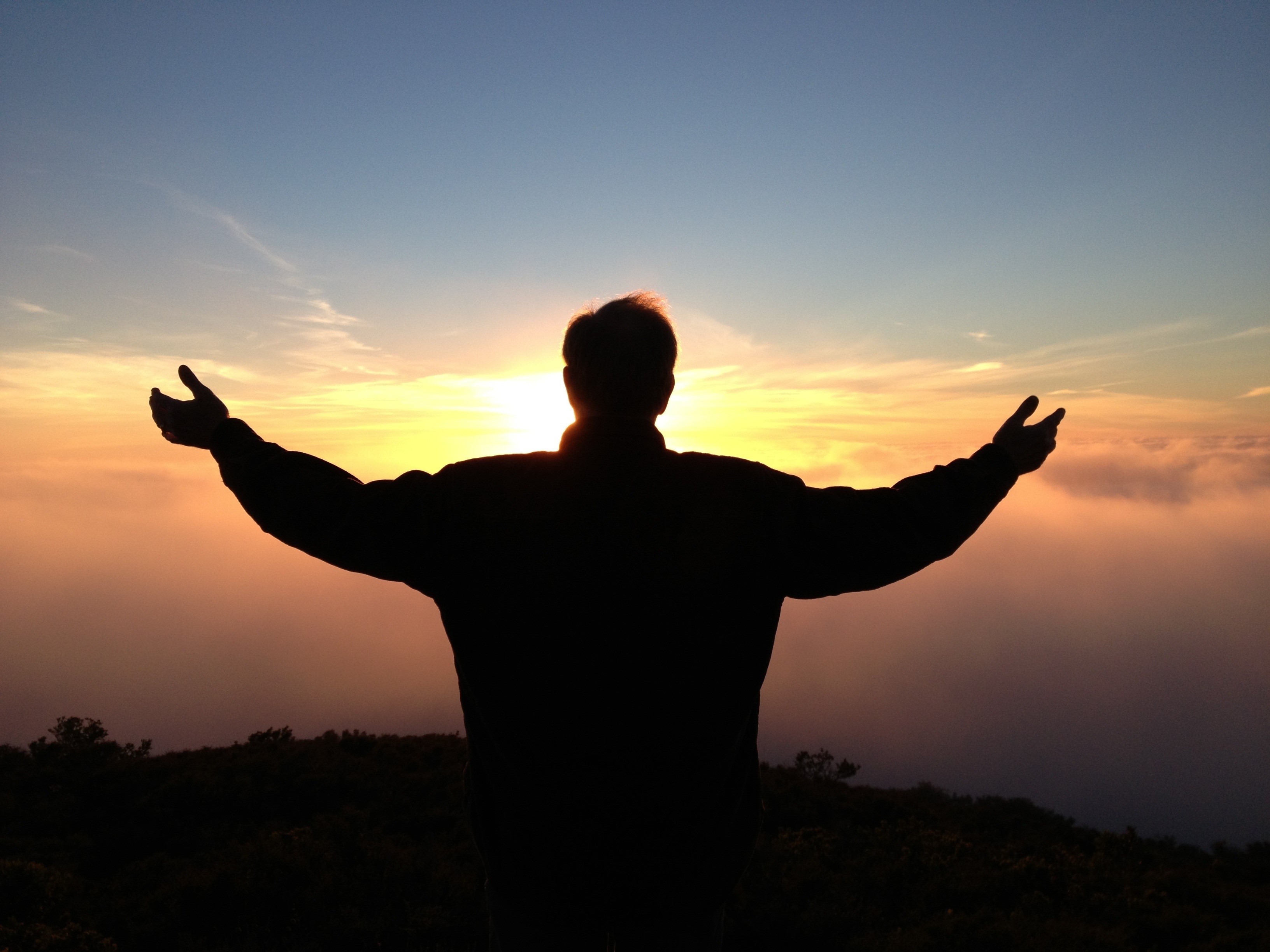 peace, freedom, people, beauty in nature, real people, dawn, lifestyles, man, back Lit, praying, sunset, prayer, limb, spreading, men, three quarter length, HD Wallpaper
