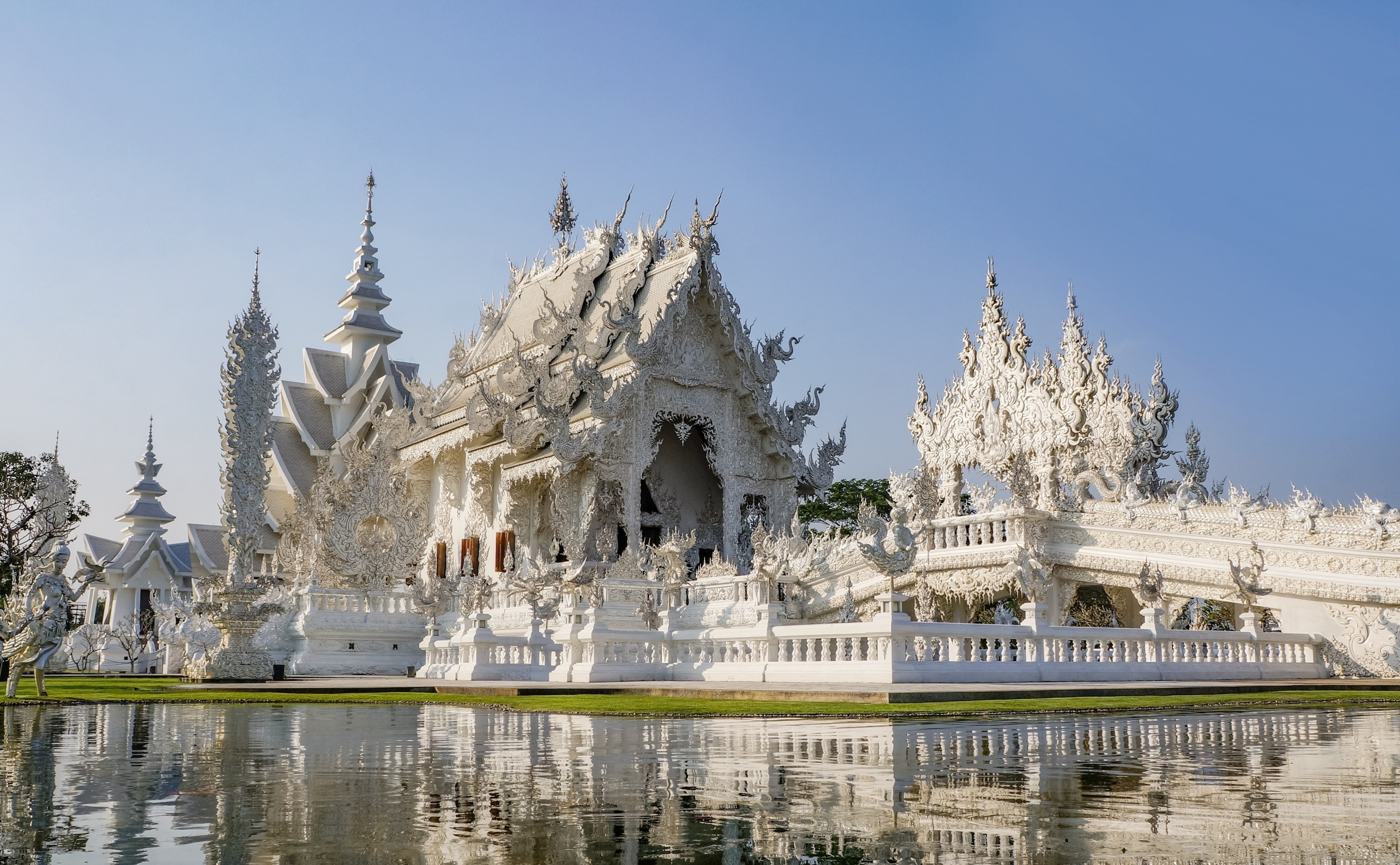 no people, Oriental, reflection, chiangmai, Temple, Tower, ornate, lake, Asia, waterfront, Architecture, thai, Traditional, whitetemple, Water, landmark, HD Wallpaper